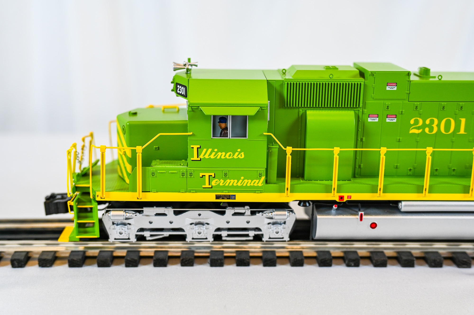 Lionel Illinois Terminal "Muffin" Exclusive SD38 #2301 | LEGACY | O Scale
