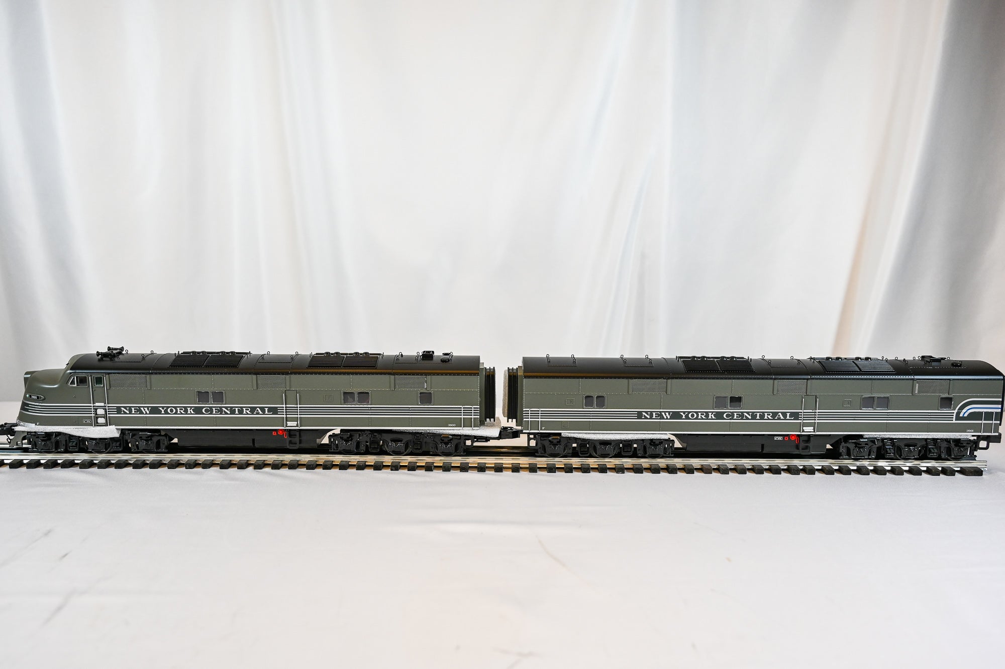 Atlas New York Central E6 A-B Diesel Locomotive Set #3900/#3901 | Premier | O Scale