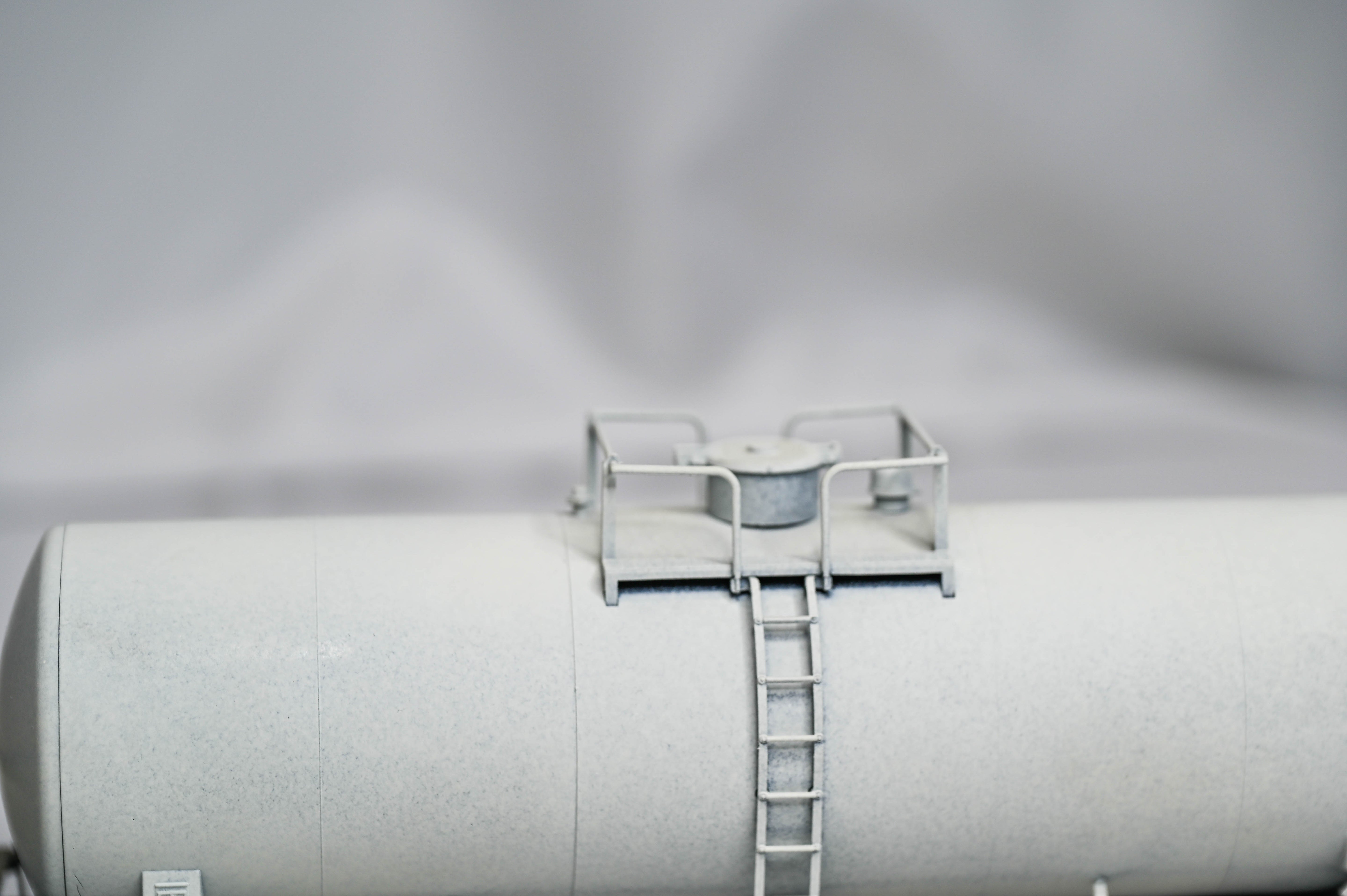 Weaver Undecorated 40' Tank Car | 2-Rail | O Scale