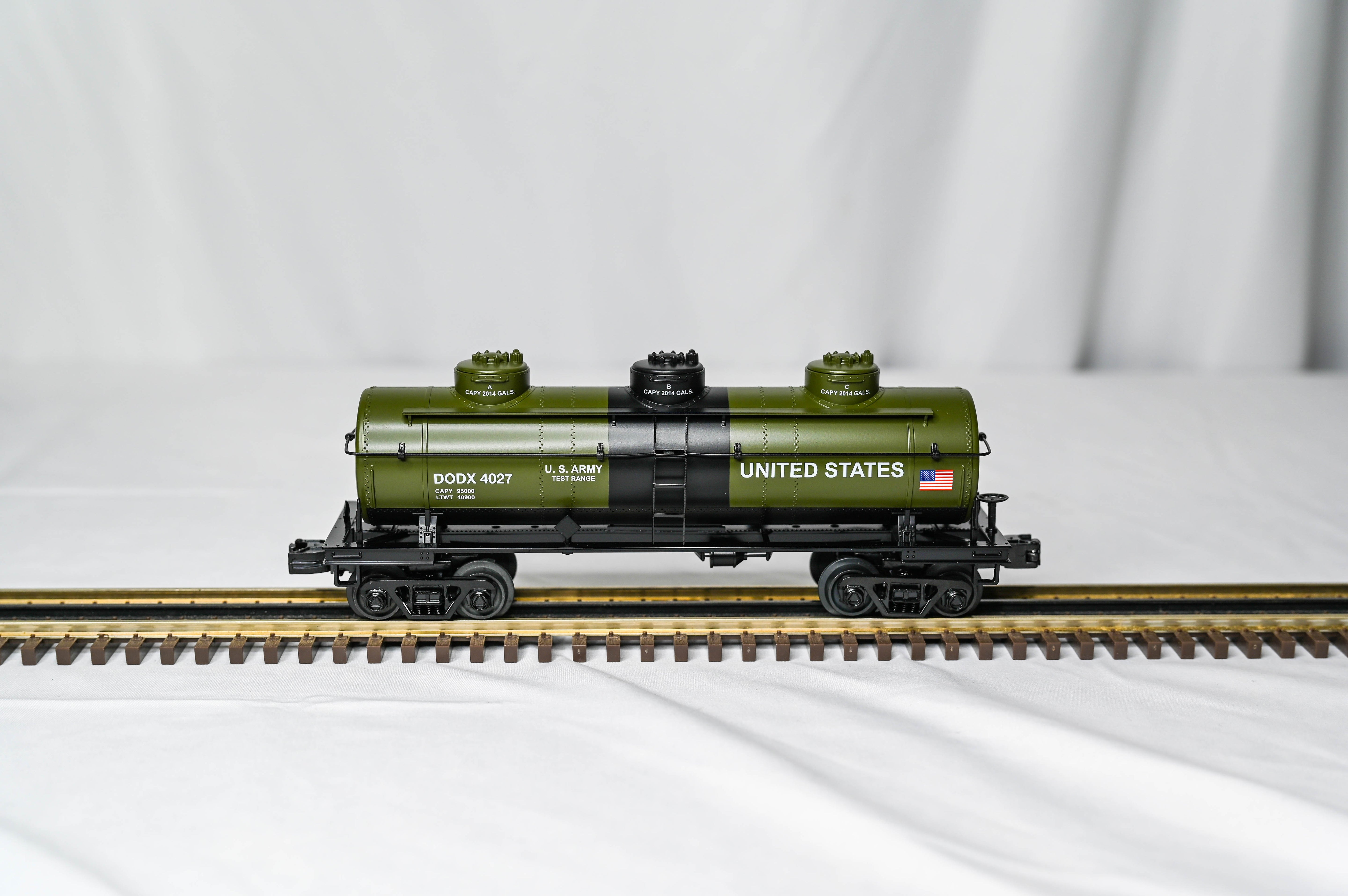 MTH RailKing U.S. Army 3-Dome Tank Car DODX 4027 | O Gauge | 30-73661