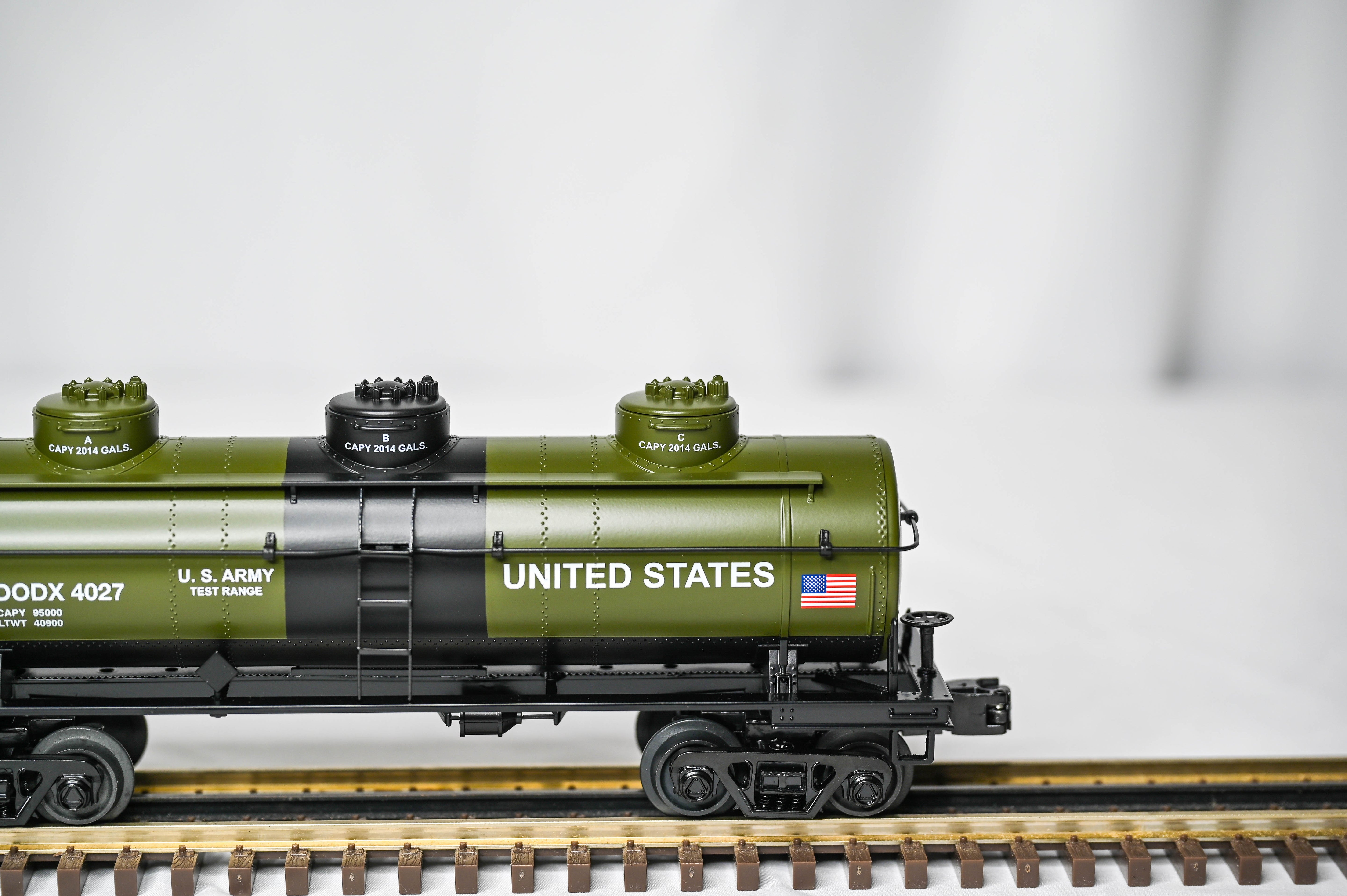 MTH RailKing U.S. Army 3-Dome Tank Car DODX 4027 | O Gauge | 30-73661
