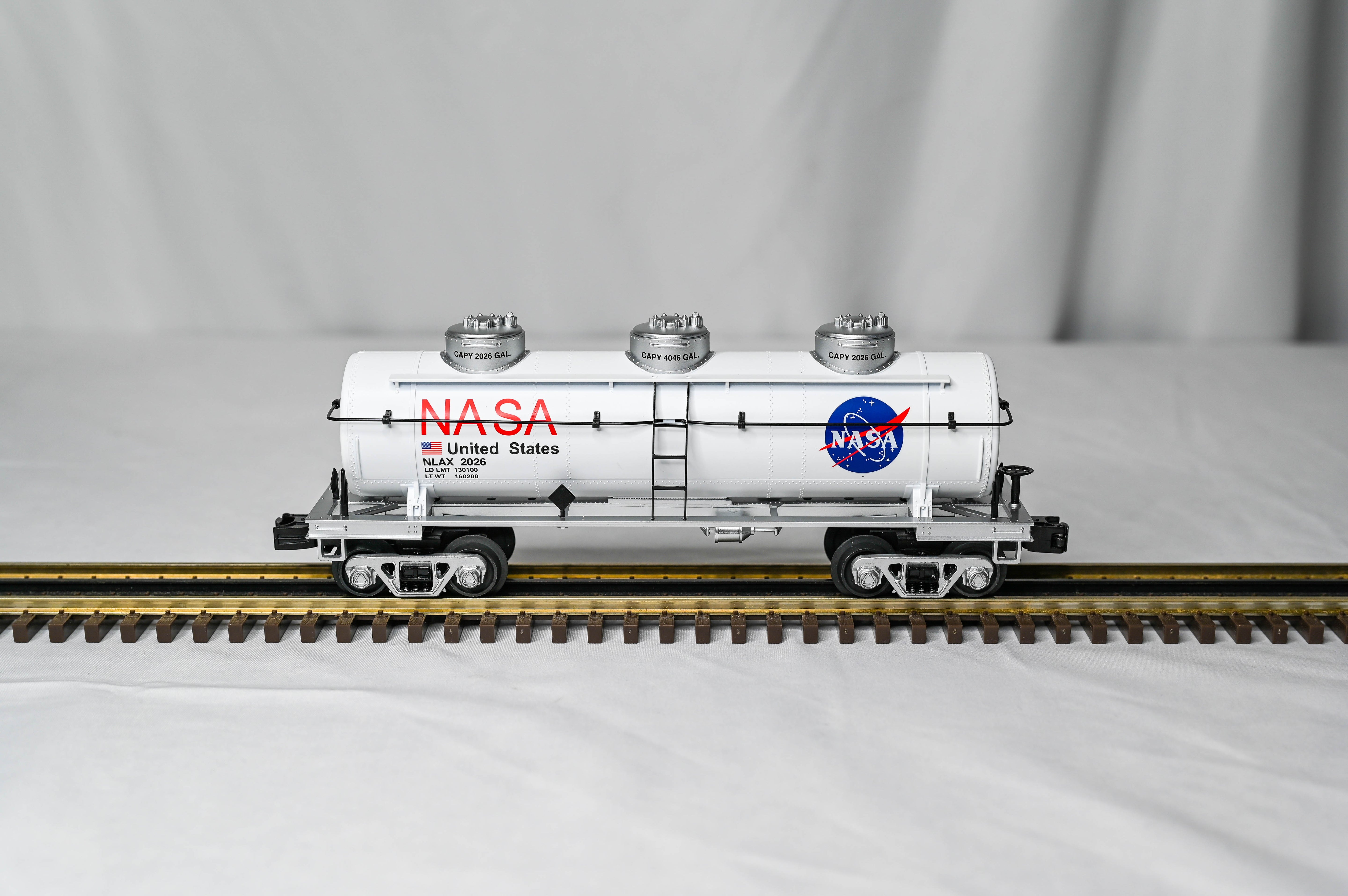 MTH RailKing NASA 3-Dome Tank Car NLAX #2026 | O Gauge | 30-73660