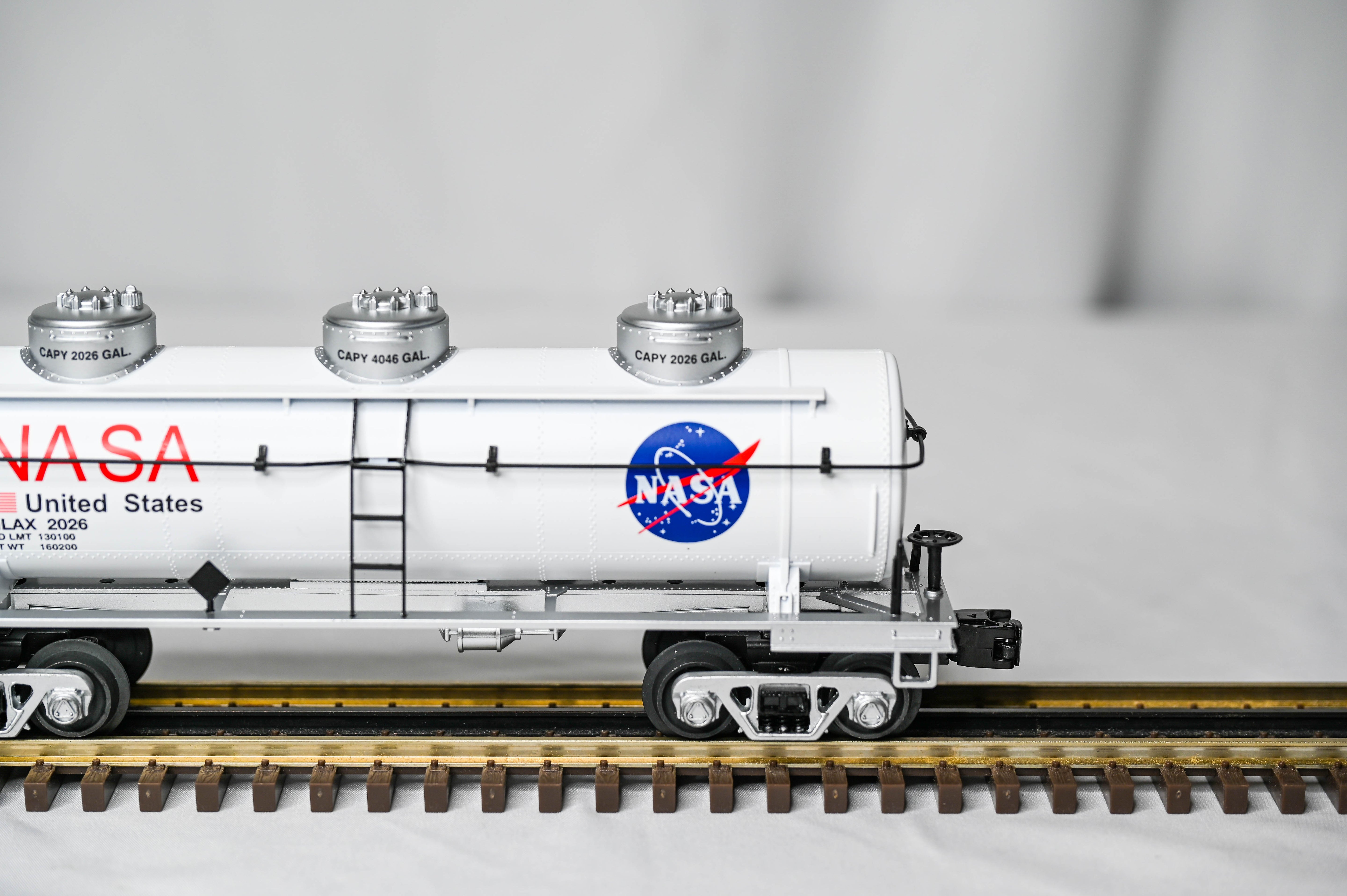 MTH RailKing NASA 3-Dome Tank Car NLAX #2026 | O Gauge | 30-73660