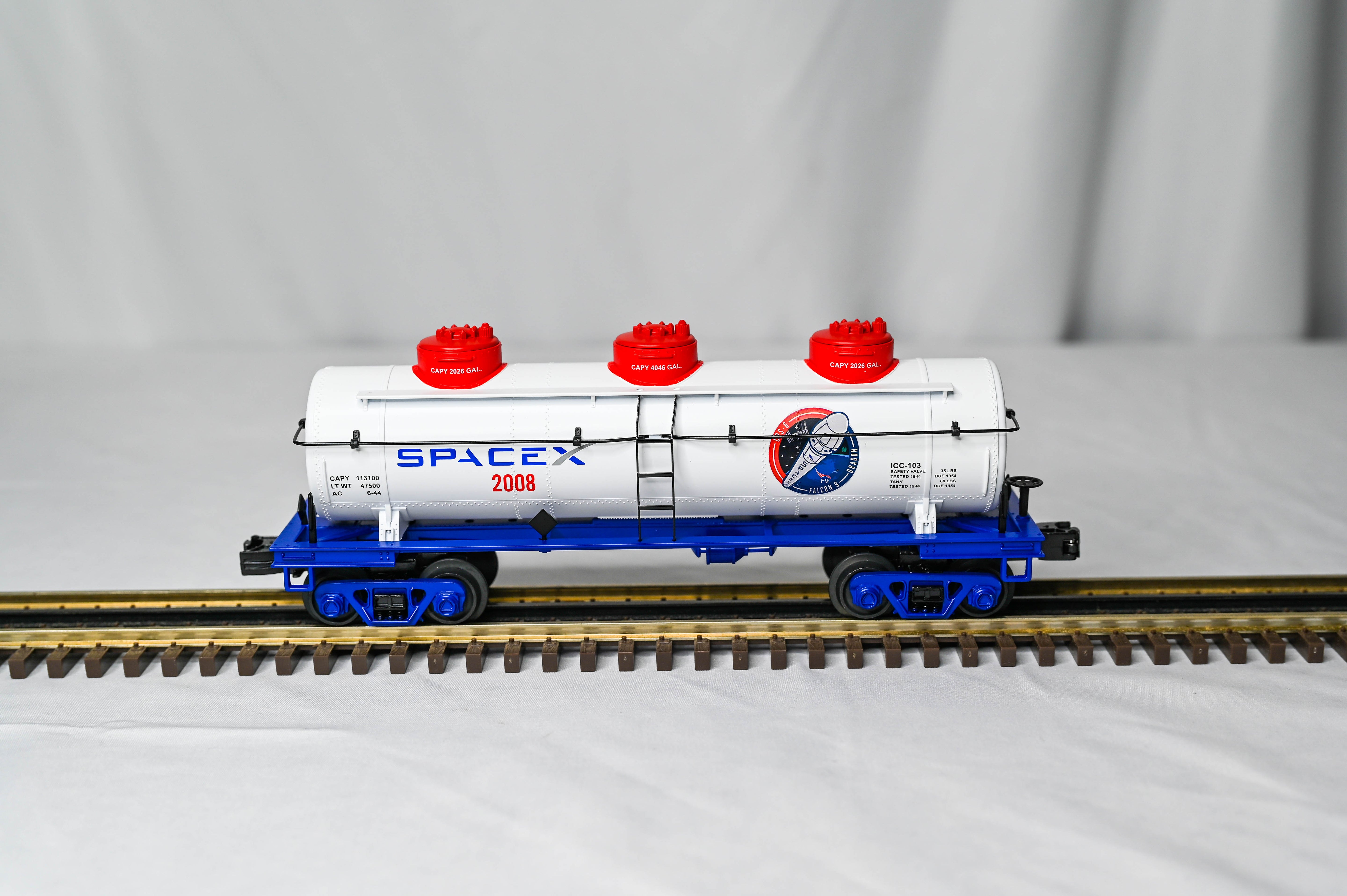 MTH RailKing SpaceX 3-Dome Tank Car SPX 2008 | O Gauge | 30-73664