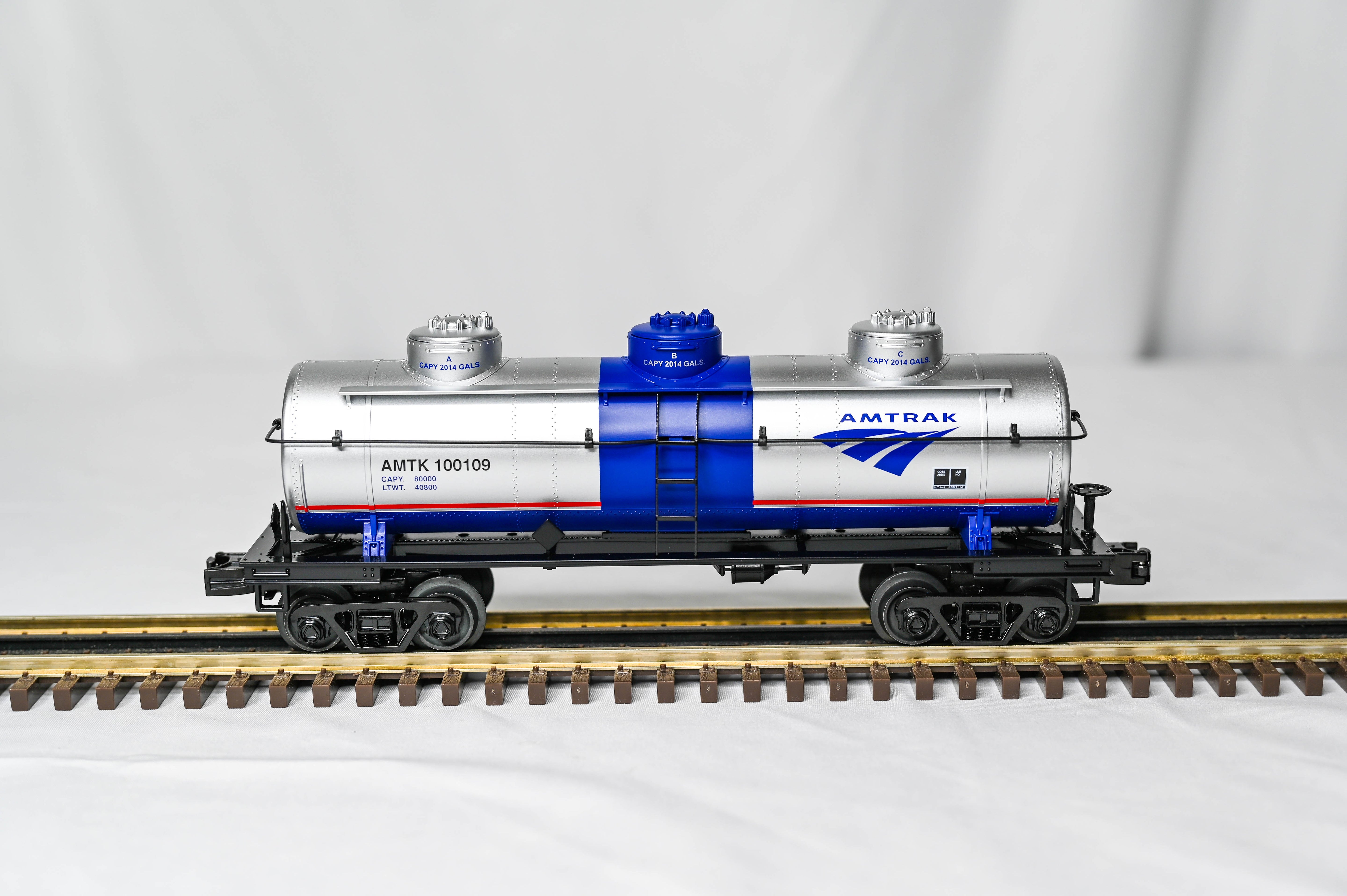 MTH RailKing Amtrak 3-Dome Tank Car #100109 | O Gauge | 30-73659