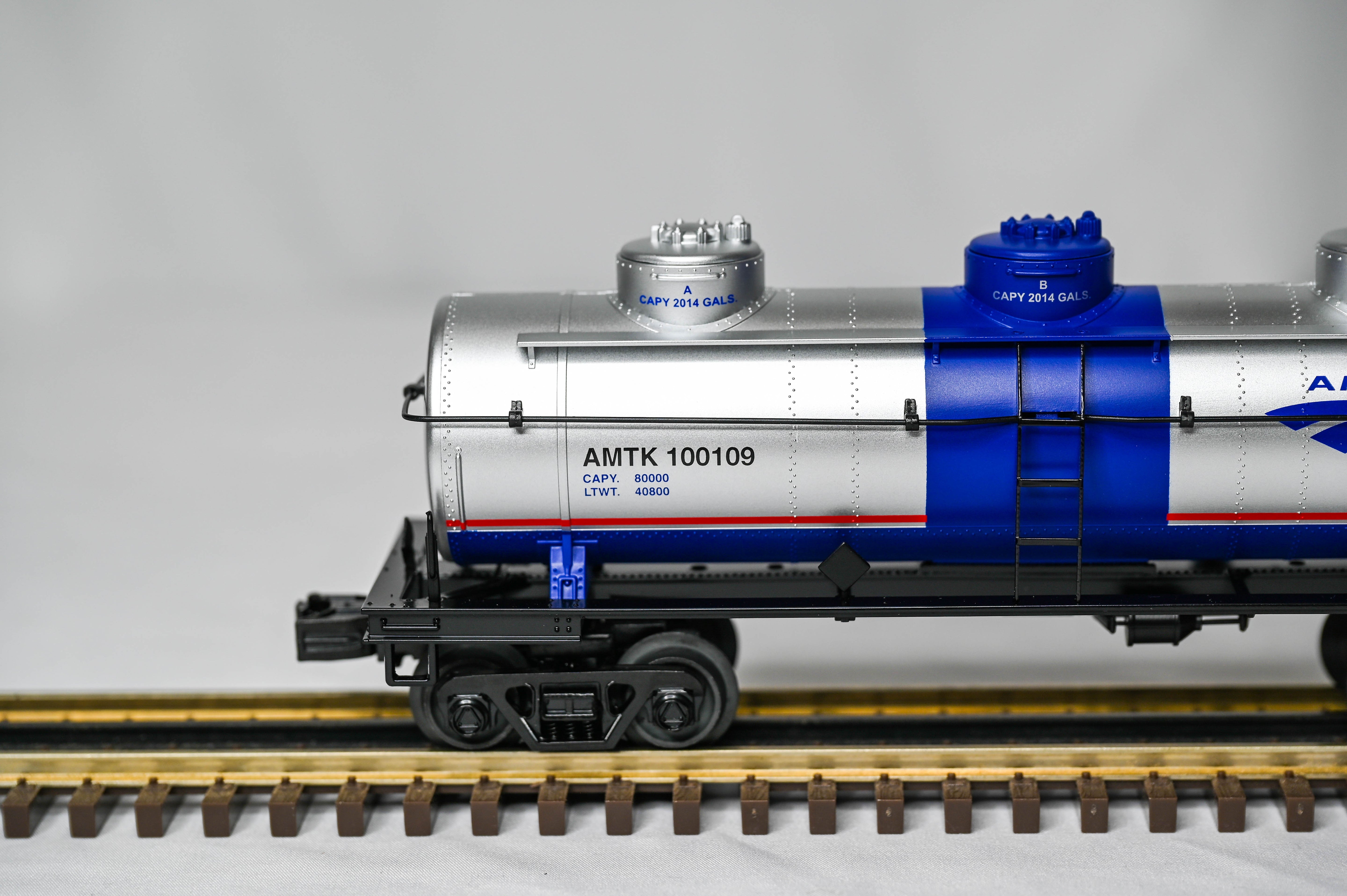 MTH RailKing Amtrak 3-Dome Tank Car #100109 | O Gauge | 30-73659
