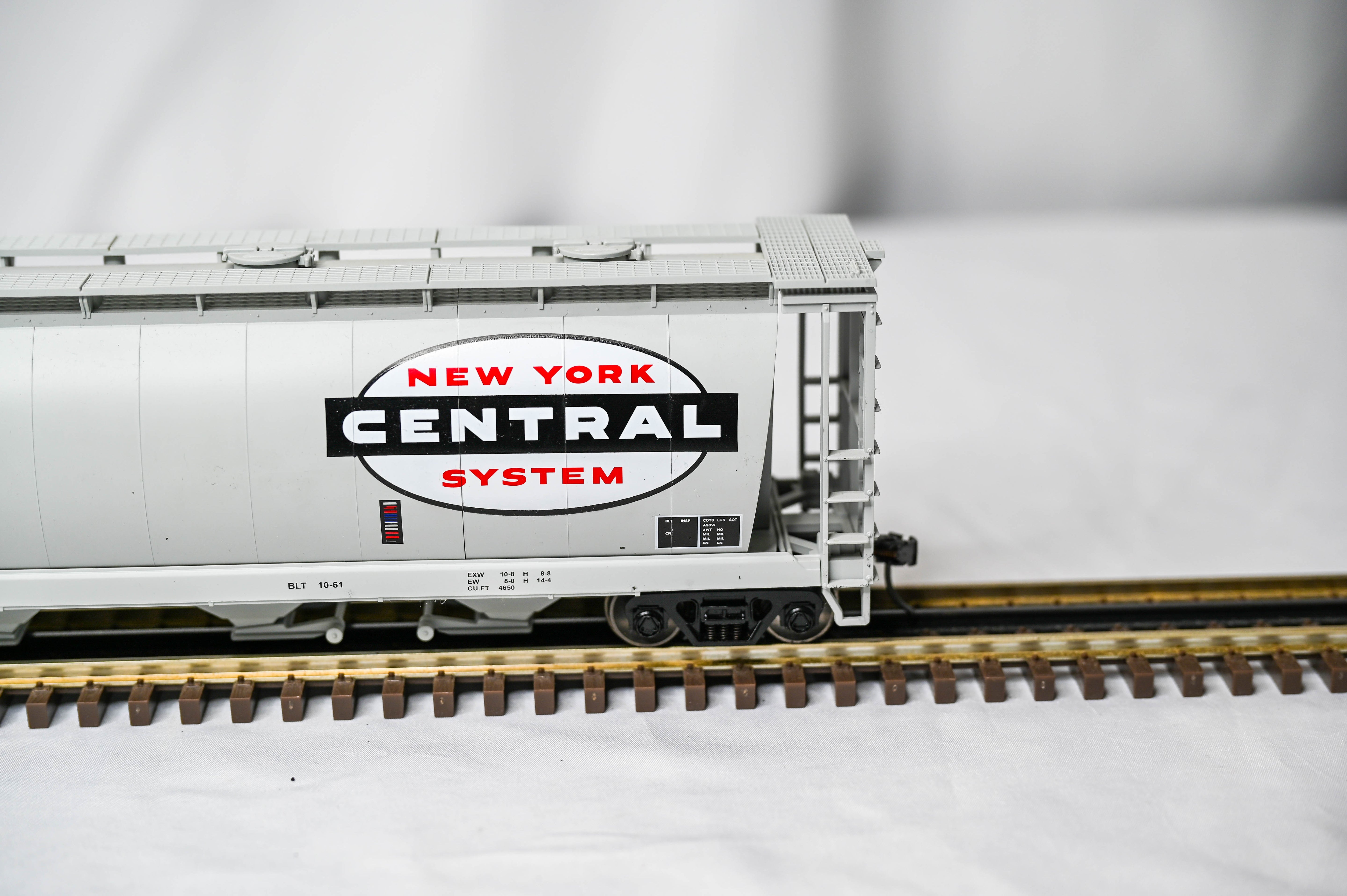 MTH Premier New York Central 4-Bay Cylindrical Hopper | O Scale | 20-90017D