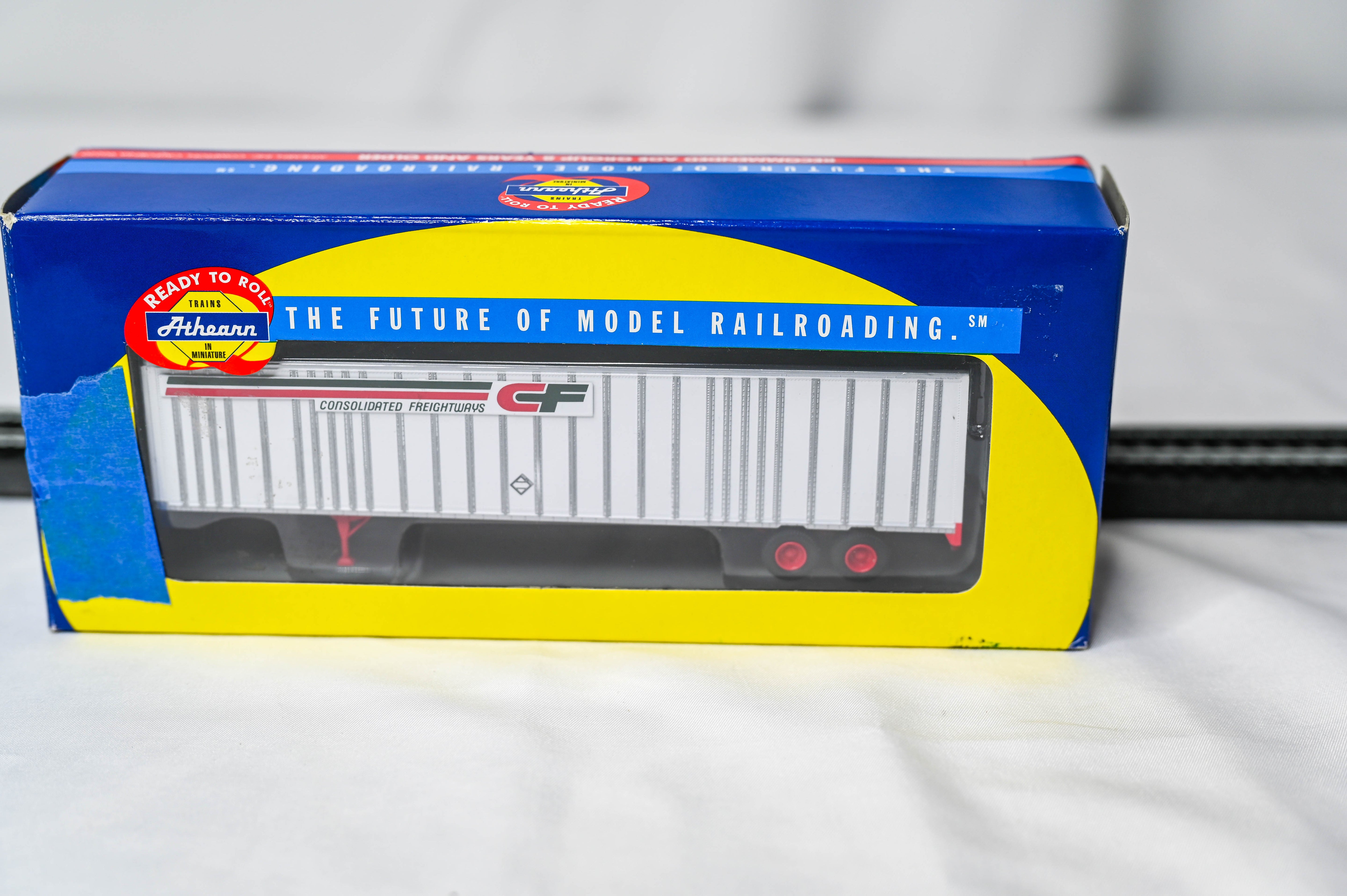 Athearn Consolidated Freightways 48" Wedge Trailer | HO Scale | 91060