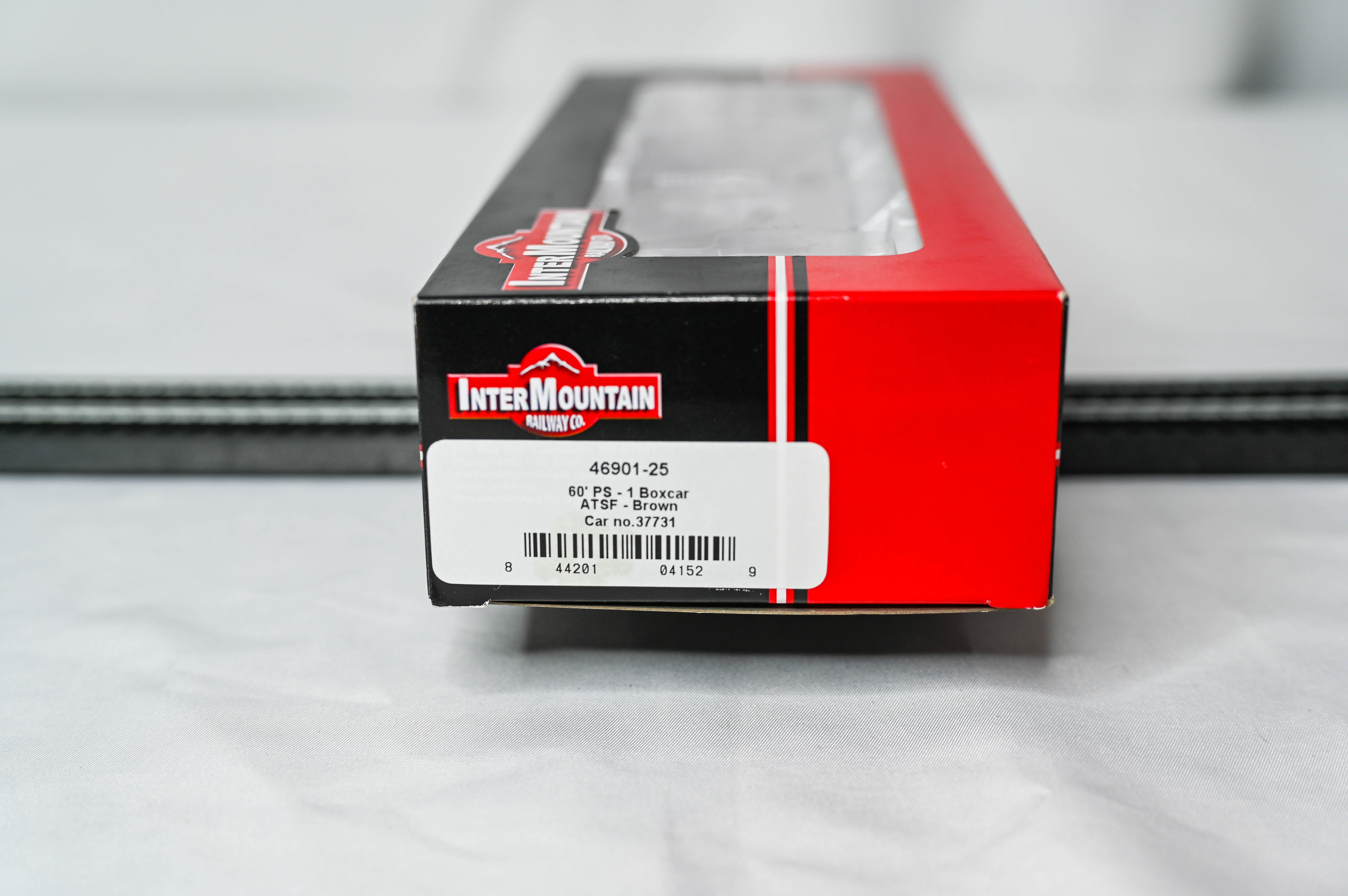 InterMountain Railway Co. ATSF - Brown 60' PS-1 Boxcar #37731 | HO Scale | 46901-25