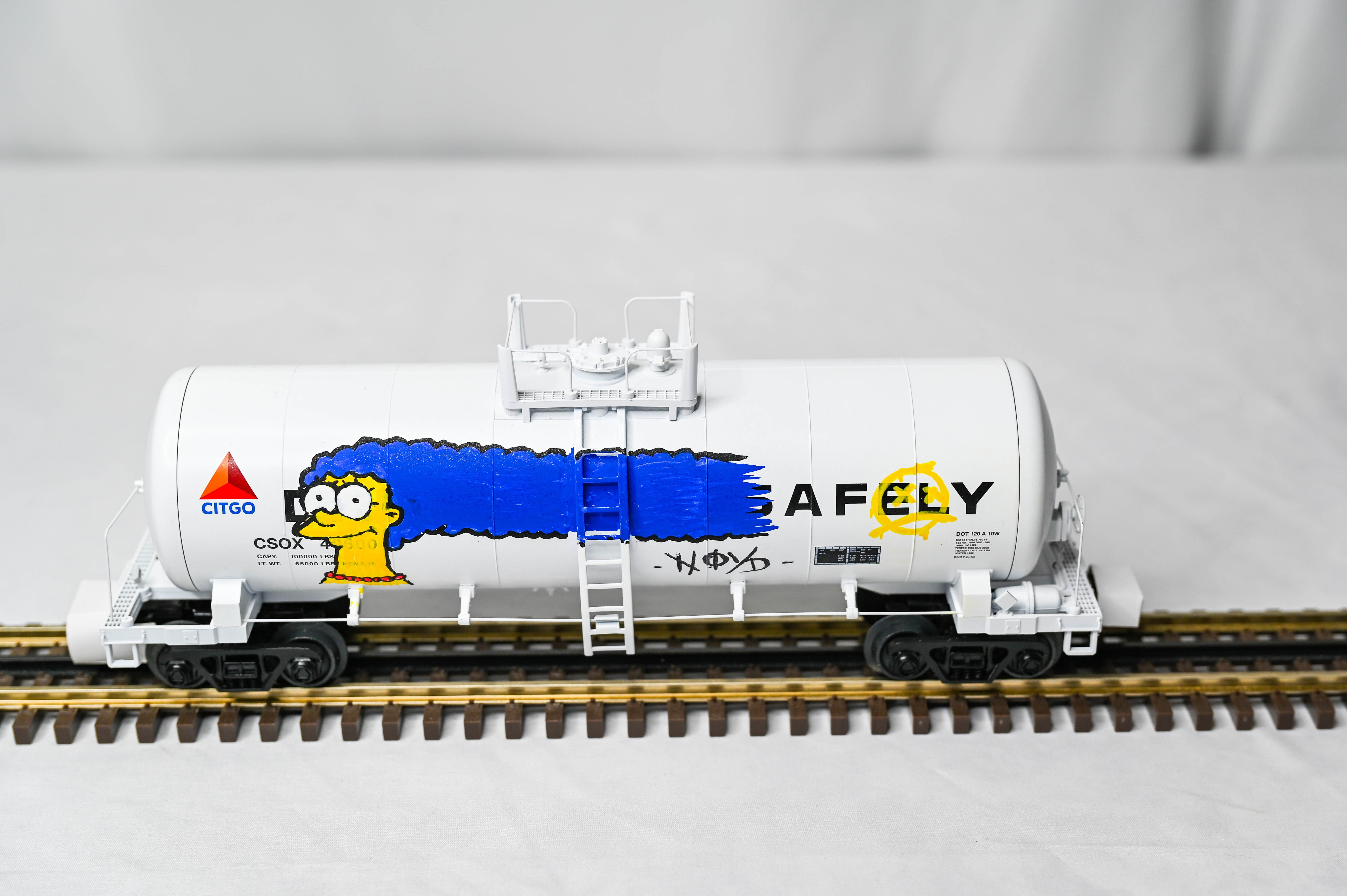 Atlas O Premier CSOX Drive Safely Modern 40' Tank Car #40600 | 3-Rail | O Scale | 3001873-1