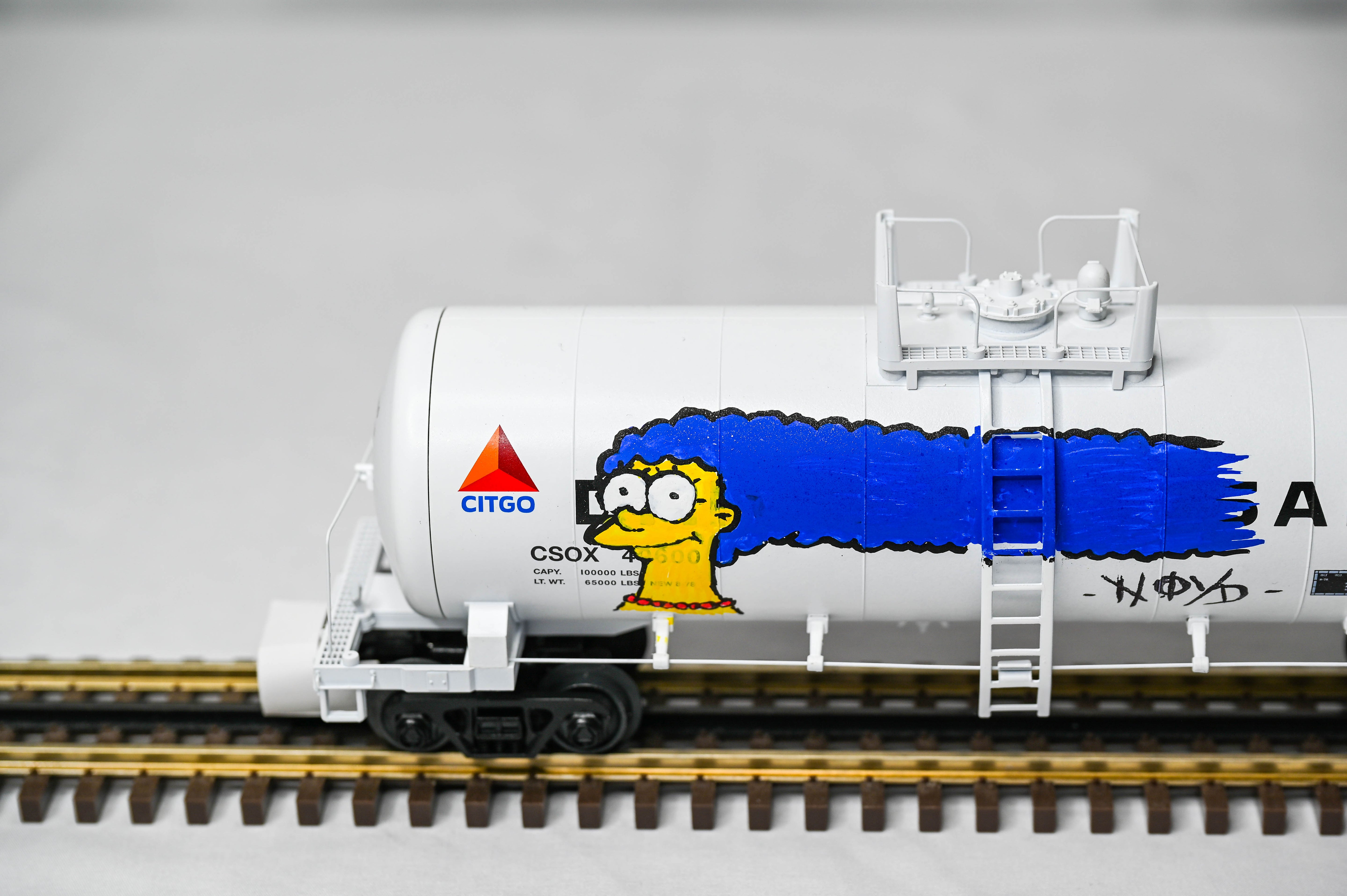 Atlas O Premier CSOX Drive Safely Modern 40' Tank Car #40600 | 3-Rail | O Scale | 3001873-1