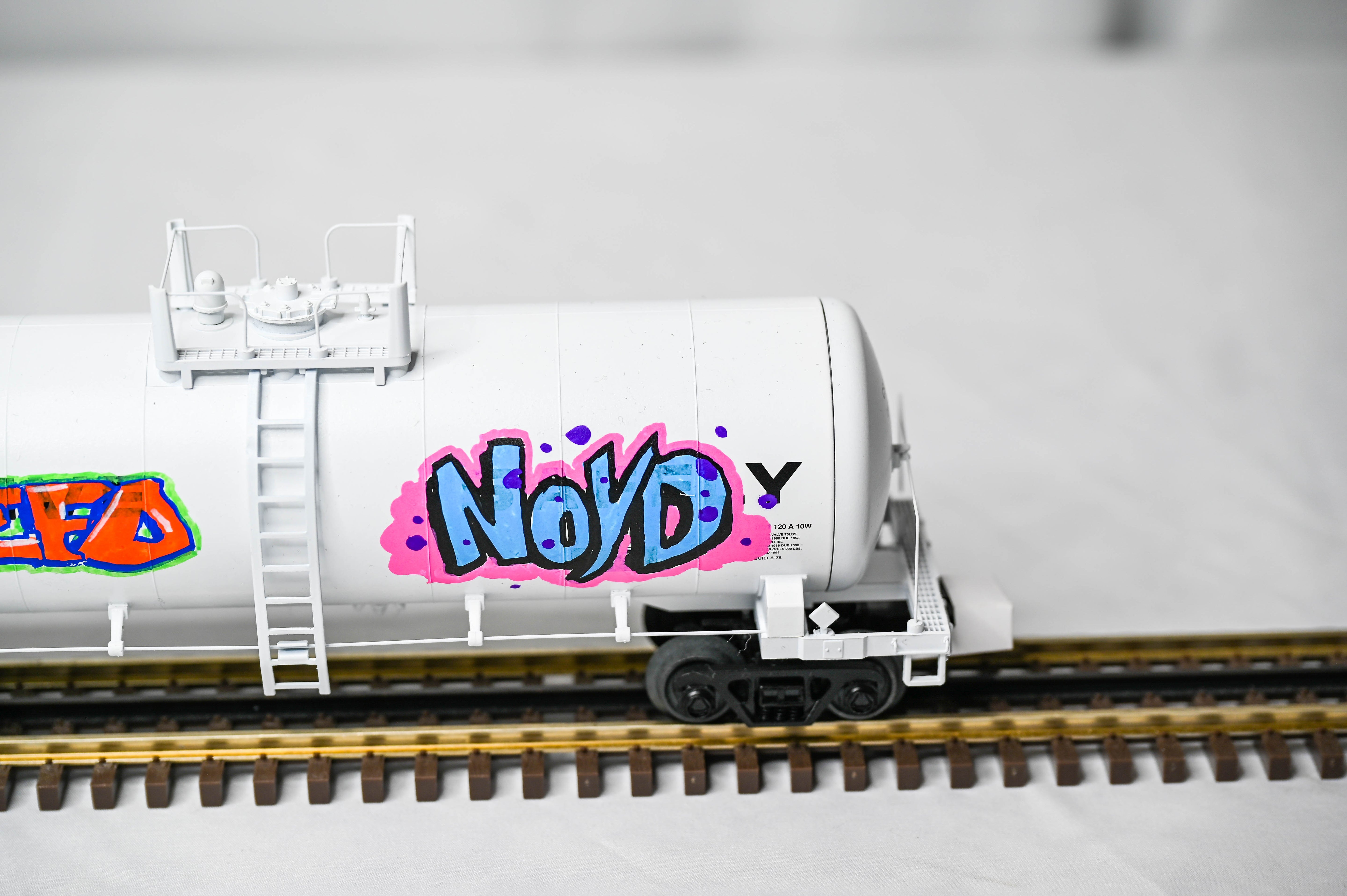 Atlas O Premier CSOX Drive Safely Modern 40' Tank Car #40600 | 3-Rail | O Scale | 3001873-1