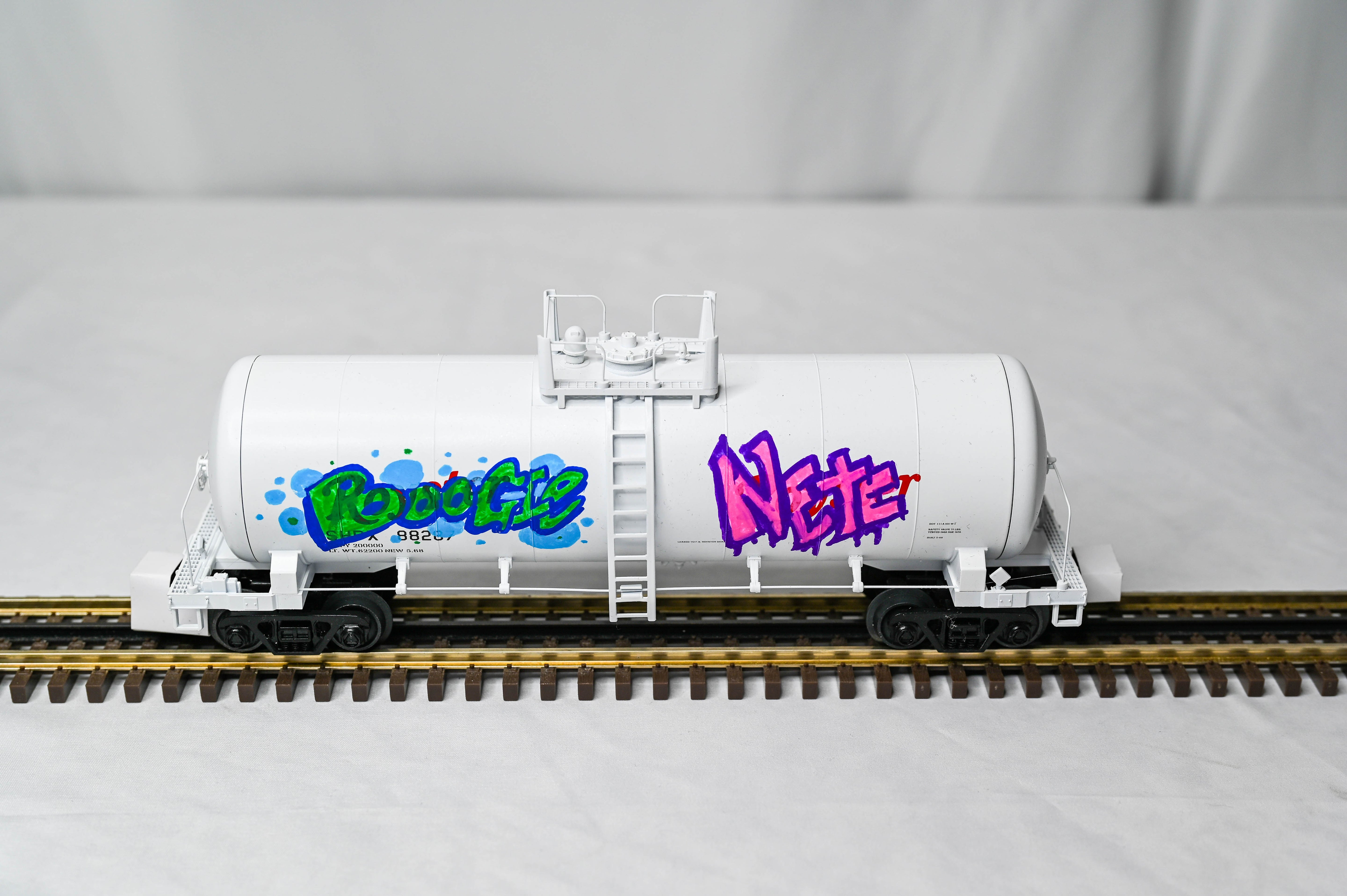 Atlas O Premier SHPX (Royster) Modern 40' Tank Car #88287 | 3-Rail | O Scale | 3001877-1