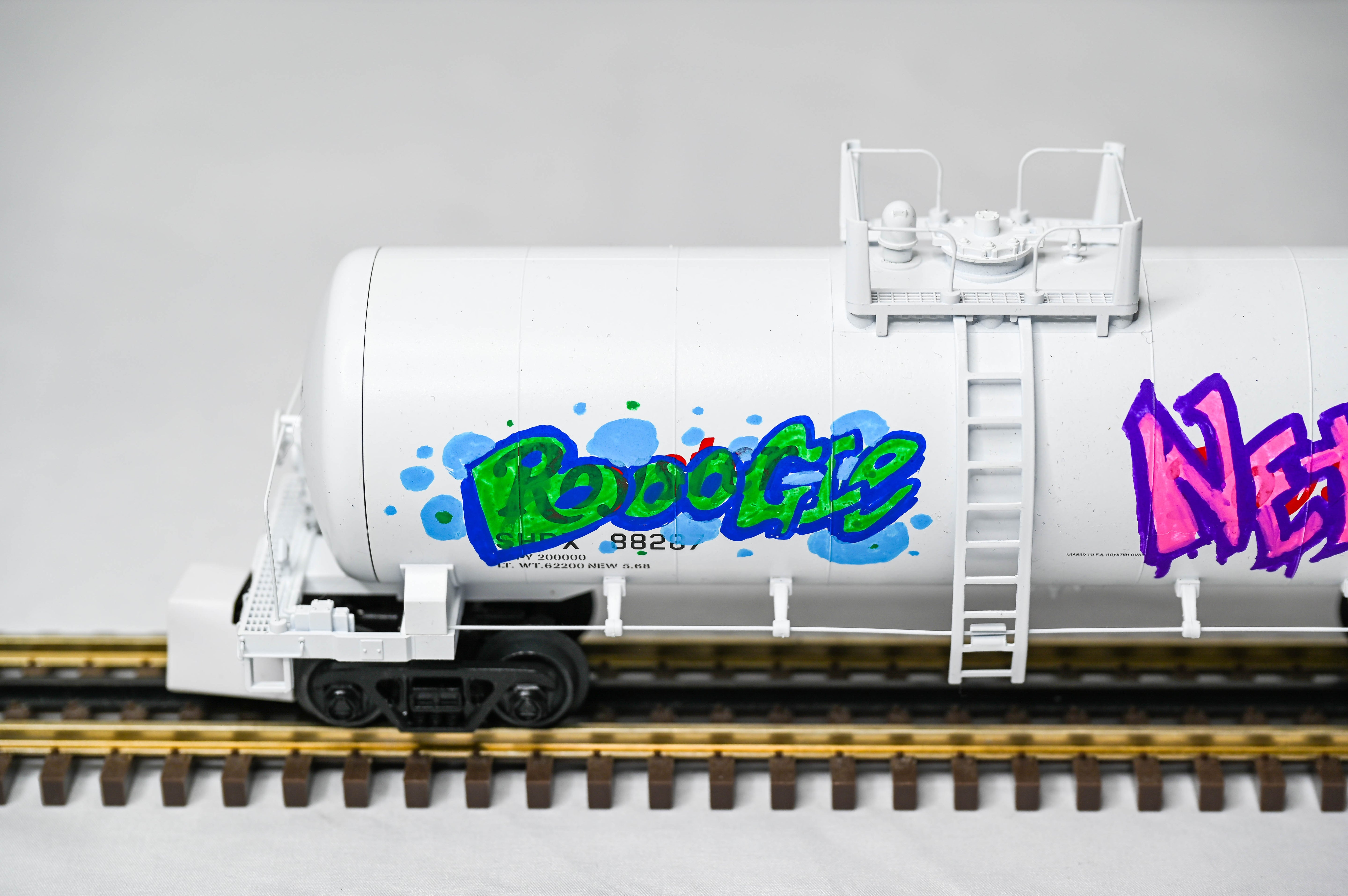 Atlas O Premier SHPX (Royster) Modern 40' Tank Car #88287 | 3-Rail | O Scale | 3001877-1