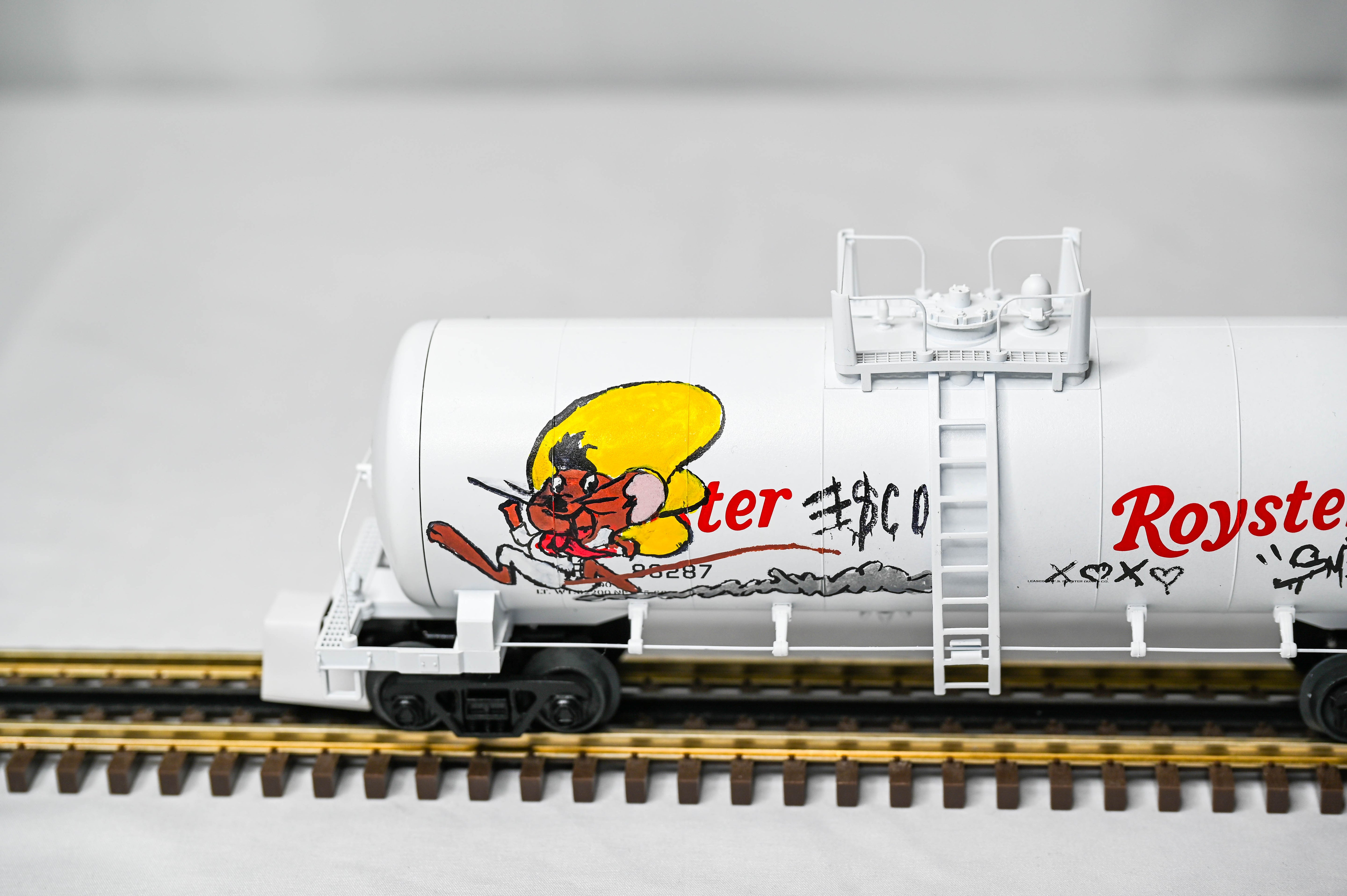 Atlas O Premier SHPX (Royster) Modern 40' Tank Car #88287 | 3-Rail | O Scale | 3001877-1