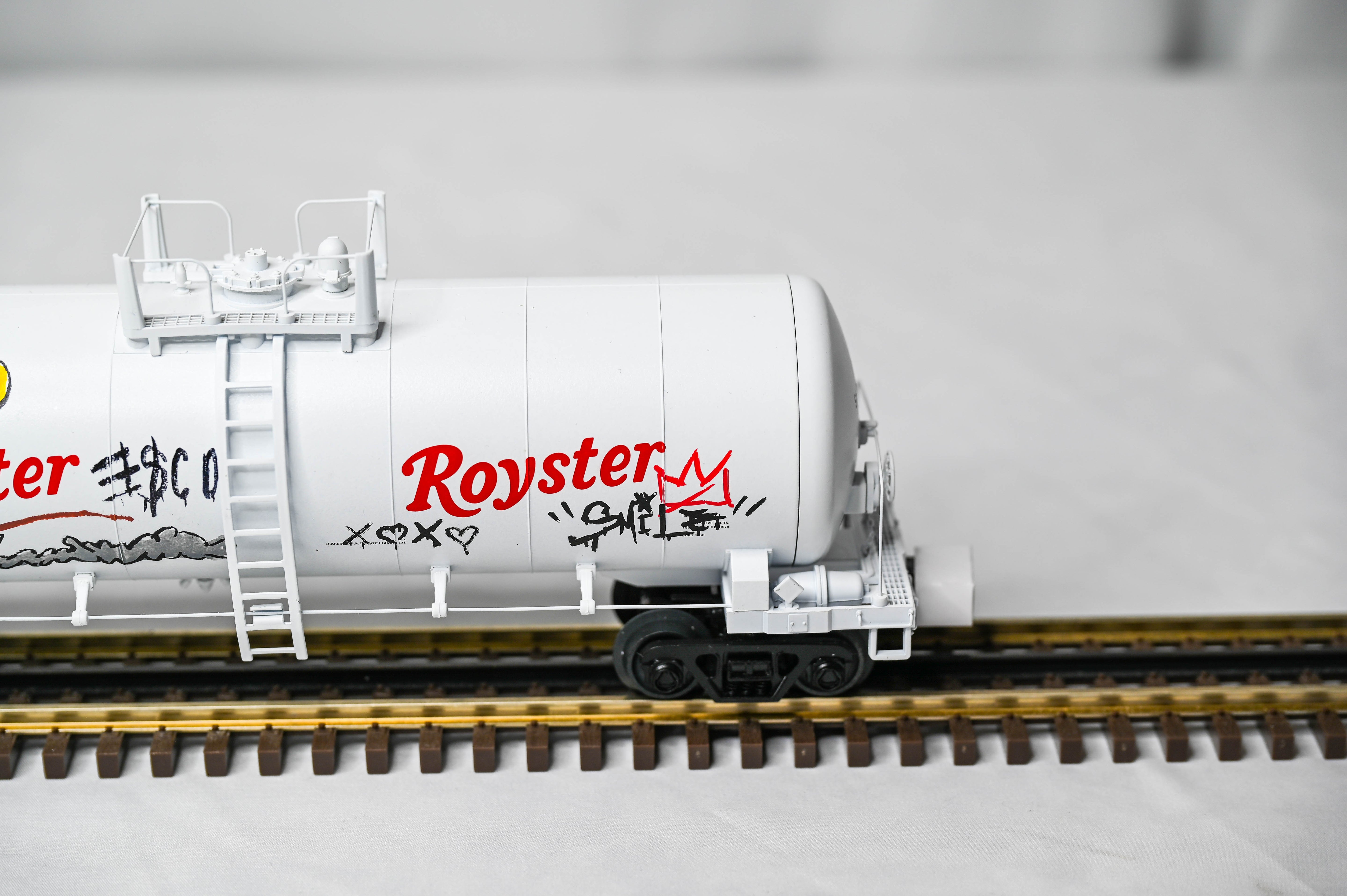Atlas O Premier SHPX (Royster) Modern 40' Tank Car #88287 | 3-Rail | O Scale | 3001877-1
