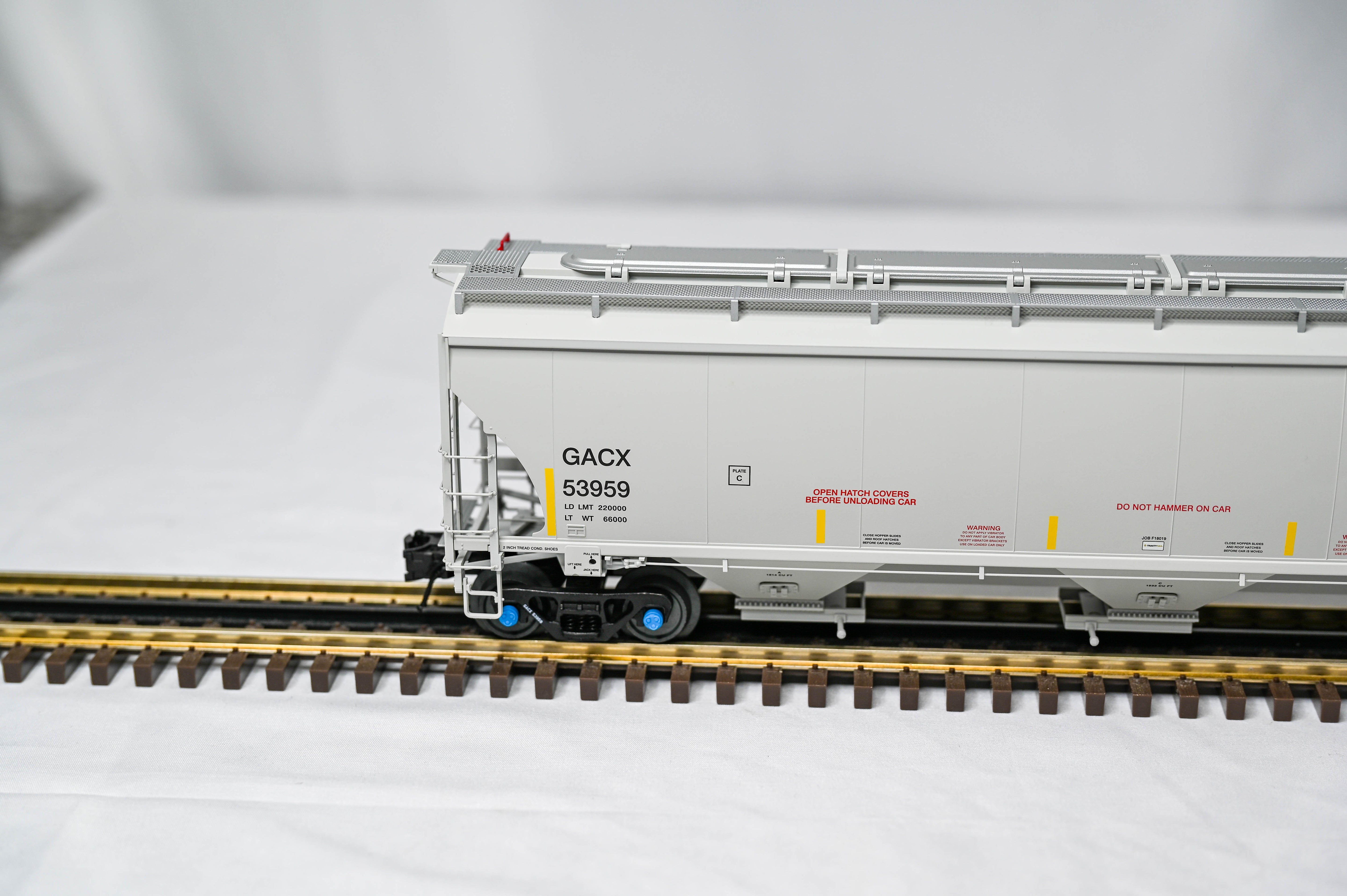 Atlas O Master GACX (GATX Blue Logo) Trinity 5161 Covered Hopper | 3-Rail | O Scale