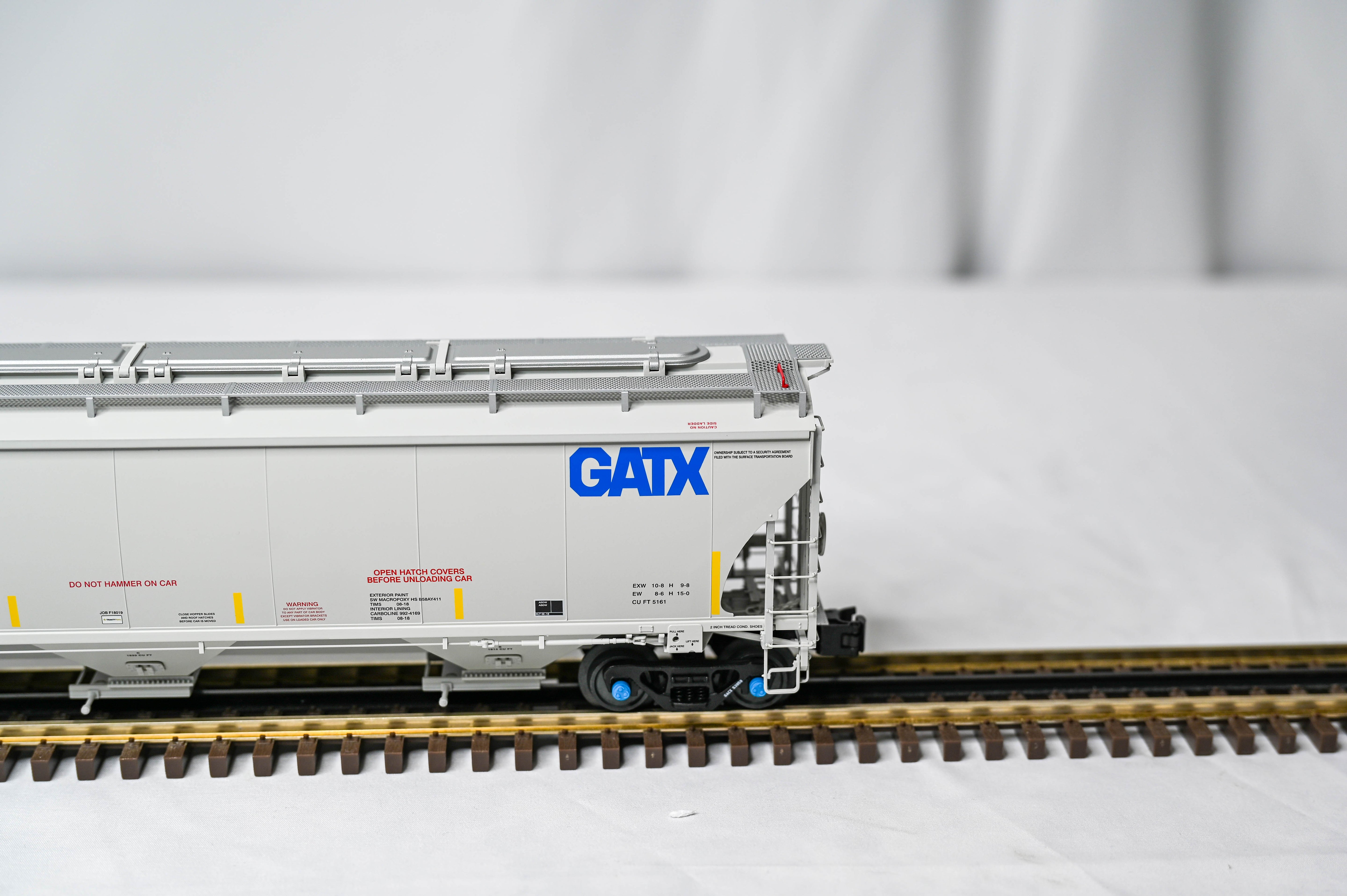 Atlas O Master GACX (GATX Blue Logo) Trinity 5161 Covered Hopper | 3-Rail | O Scale