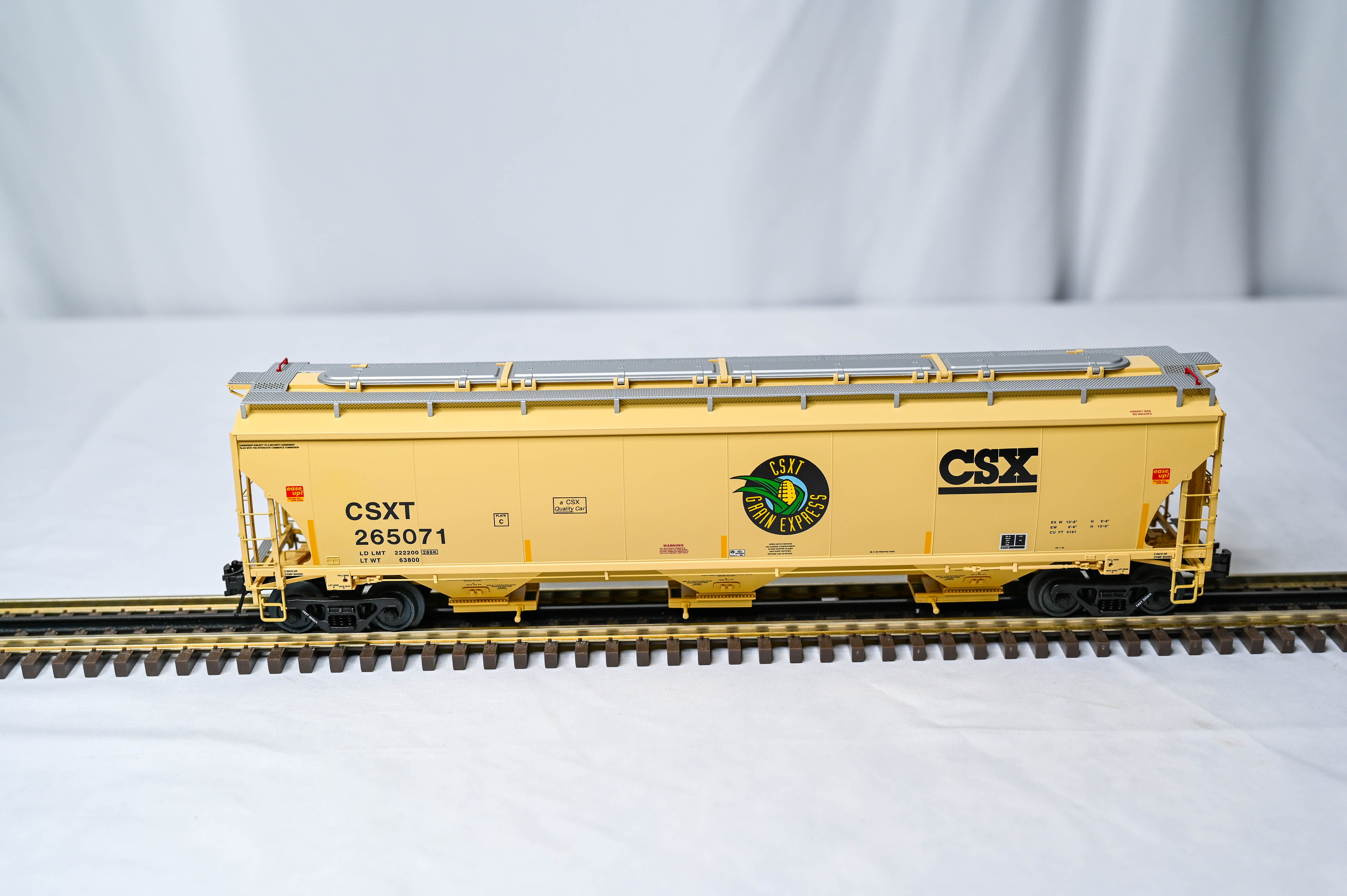Atlas O Master CSX "Grain Express" Trinity 5161 Covered Hopper | 3-Rail | O Scale