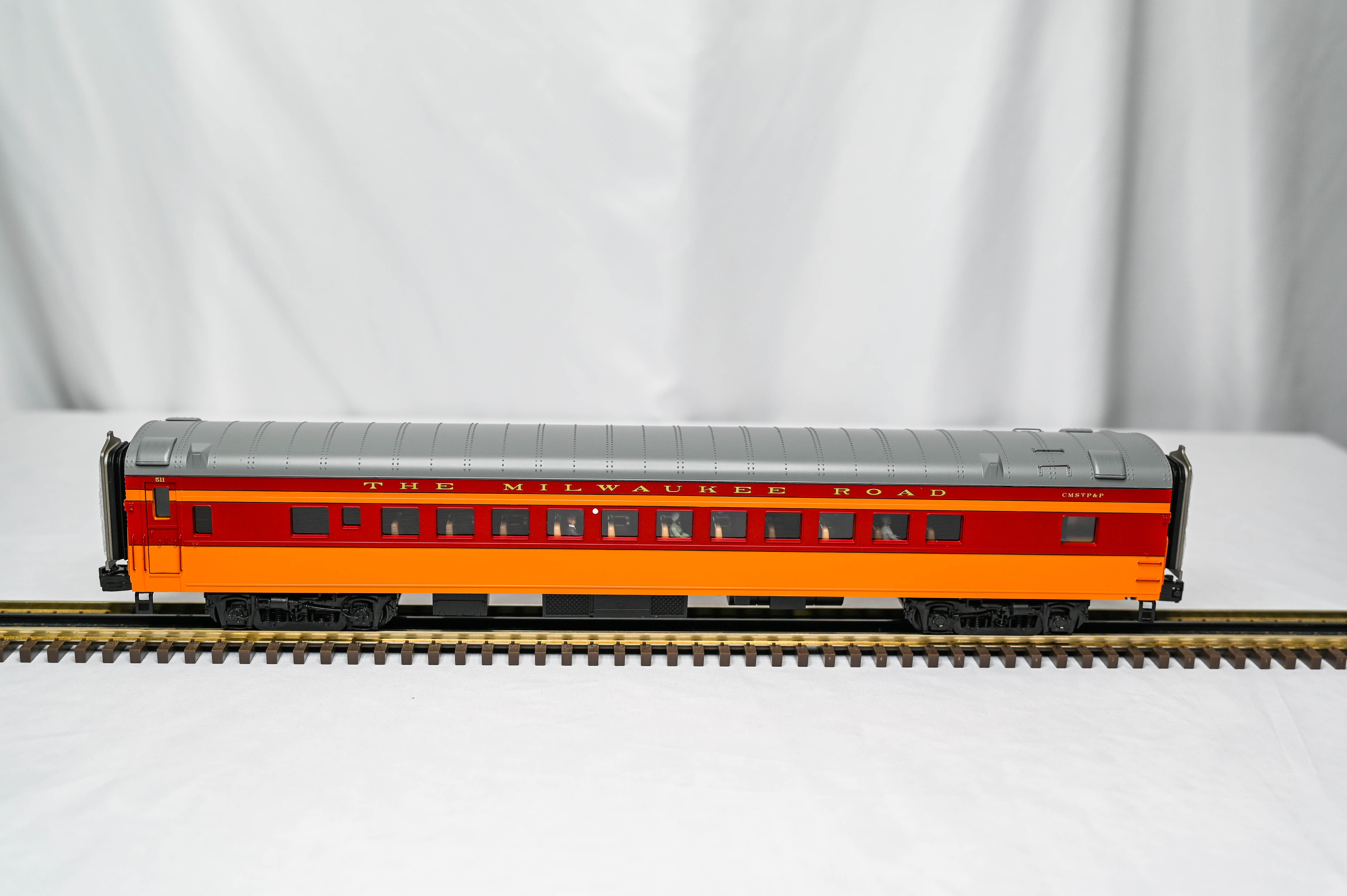 Atlas O Premier Milwaukee Road 70' Streamline Passenger #1331 Baggage / 483 Coach / 511 Coach / Deli Rapids Skytop Observation | 3-Rail | O Scale | 3001955