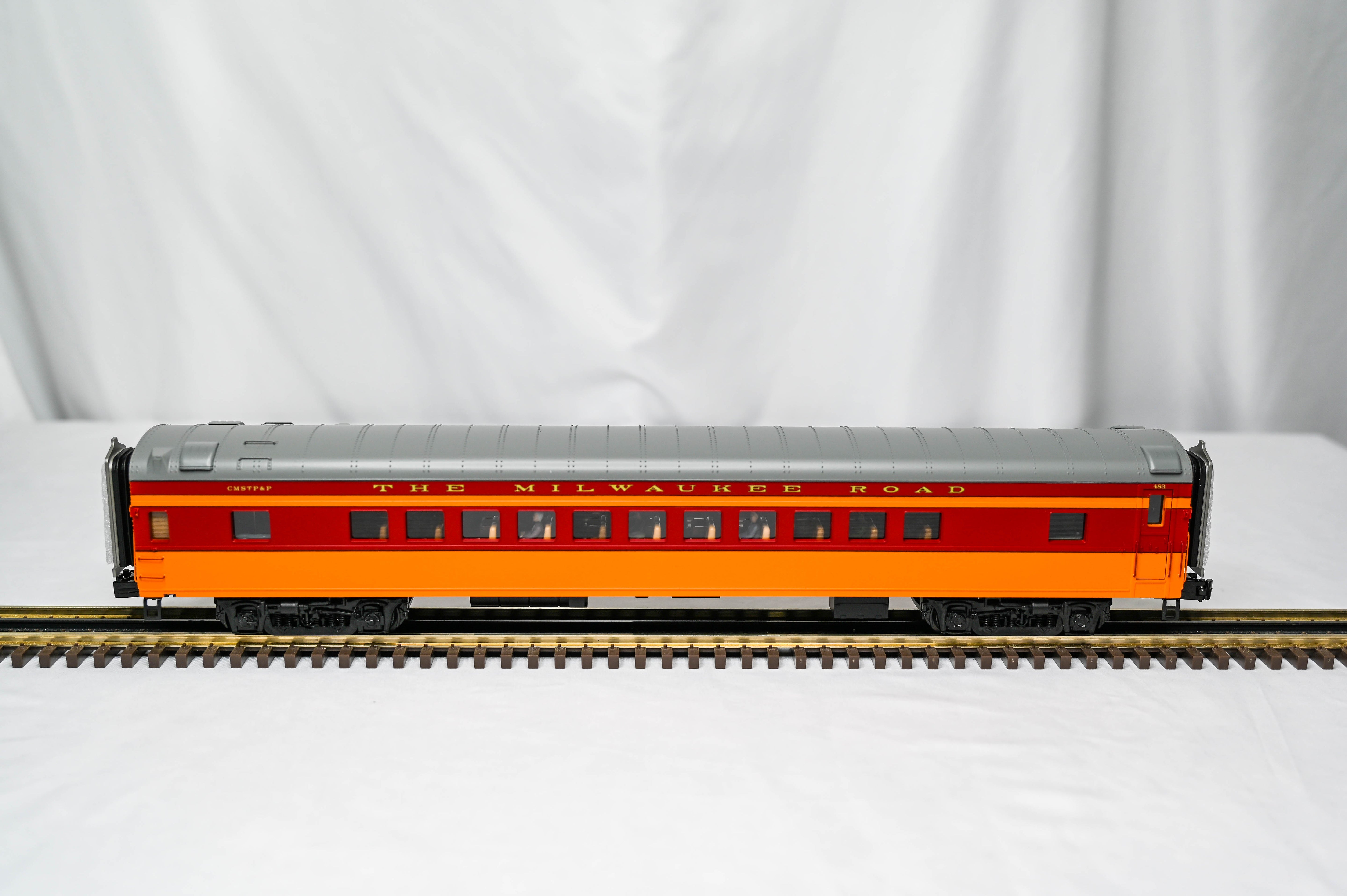 Atlas O Premier Milwaukee Road 70' Streamline Passenger #1331 Baggage / 483 Coach / 511 Coach / Deli Rapids Skytop Observation | 3-Rail | O Scale | 3001955