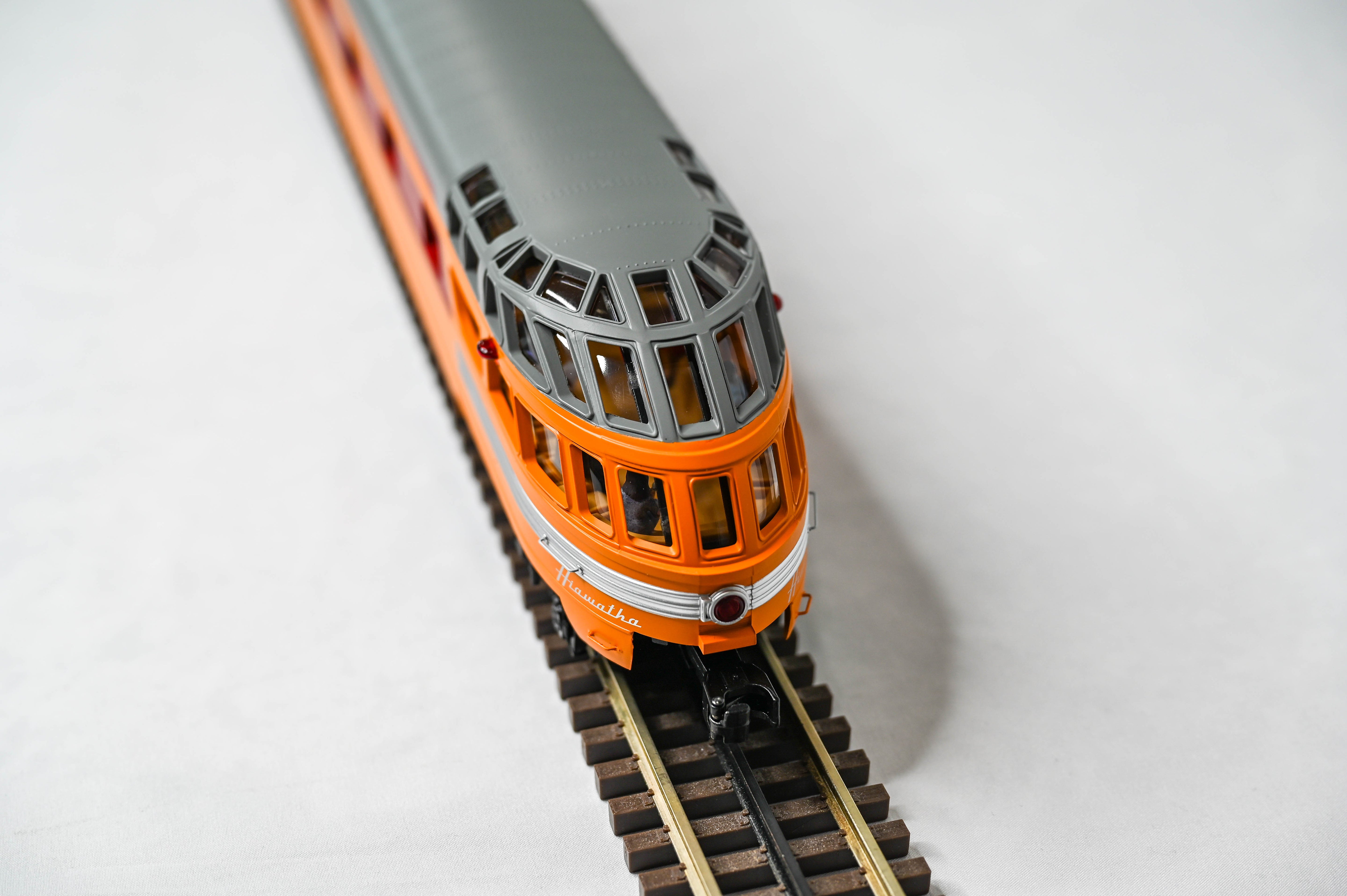 Atlas O Premier Milwaukee Road 70' Streamline Passenger #1331 Baggage / 483 Coach / 511 Coach / Deli Rapids Skytop Observation | 3-Rail | O Scale | 3001955