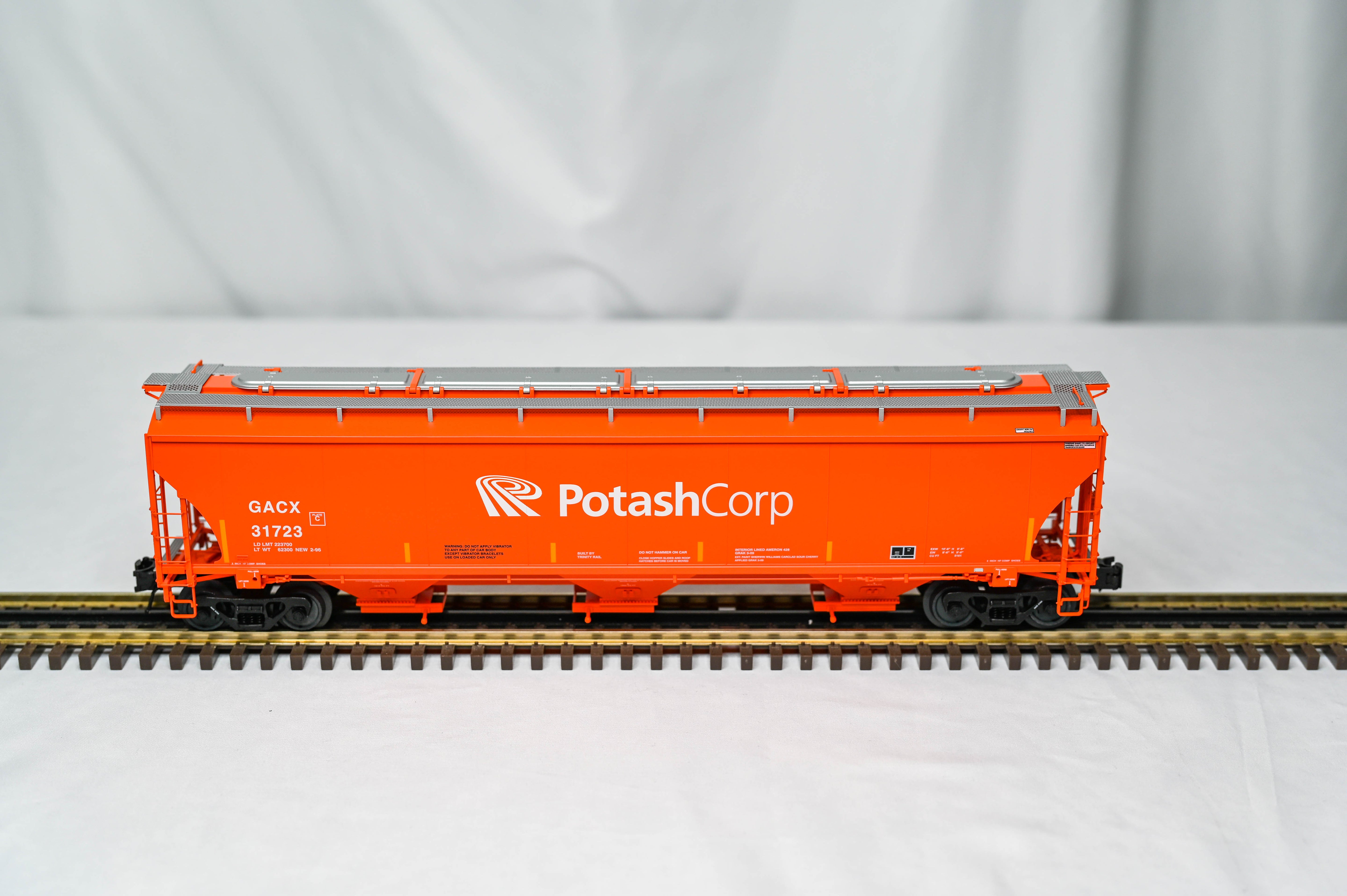 Atlas O Master GACX (PotashCorp) Trinity 5161 Covered Hopper | 3-Rail | O Scale
