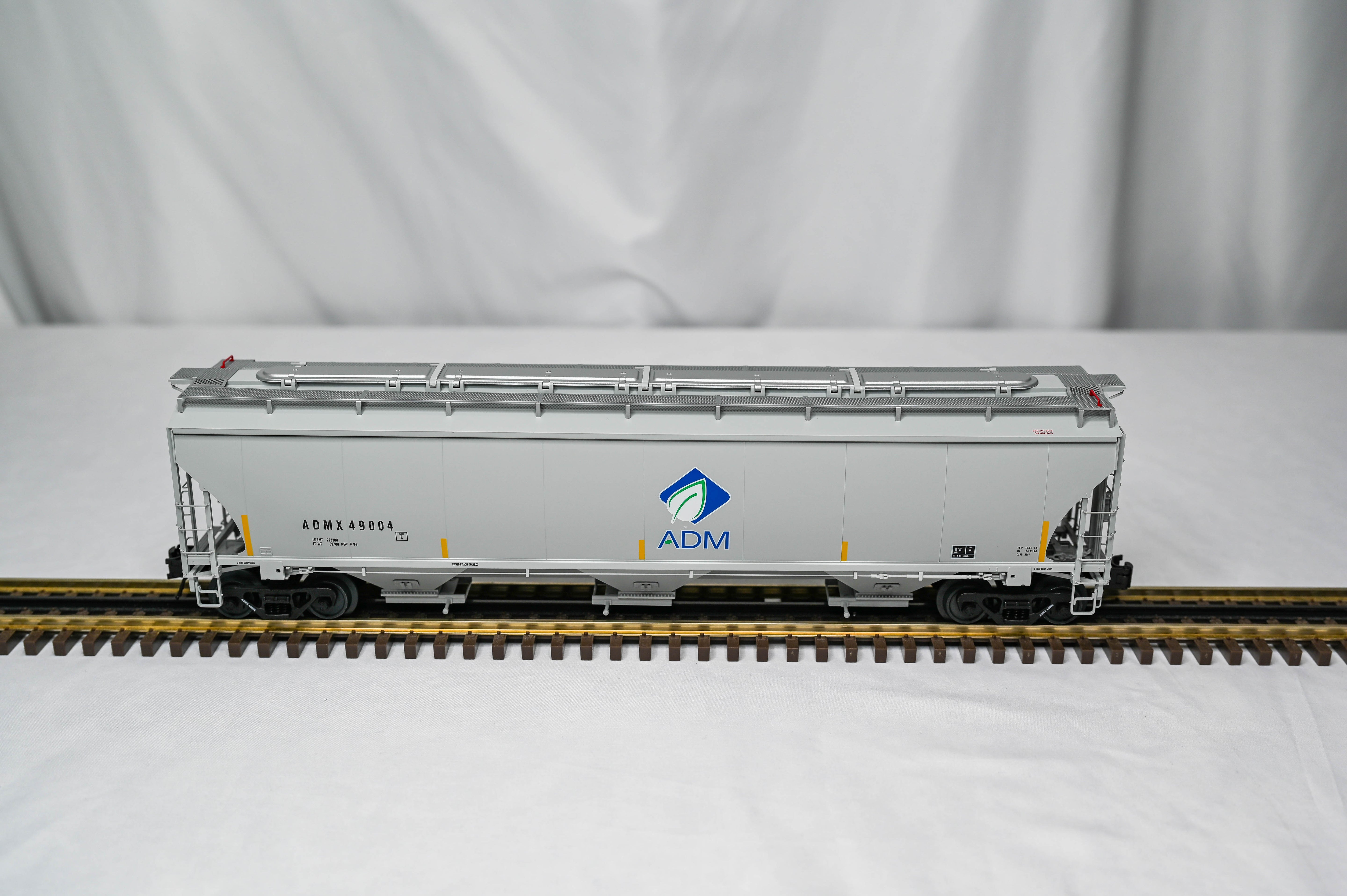 Atlas O Master ADM Leaf Logo Trinity 5161 Covered Hopper | 3-Rail | O Scale