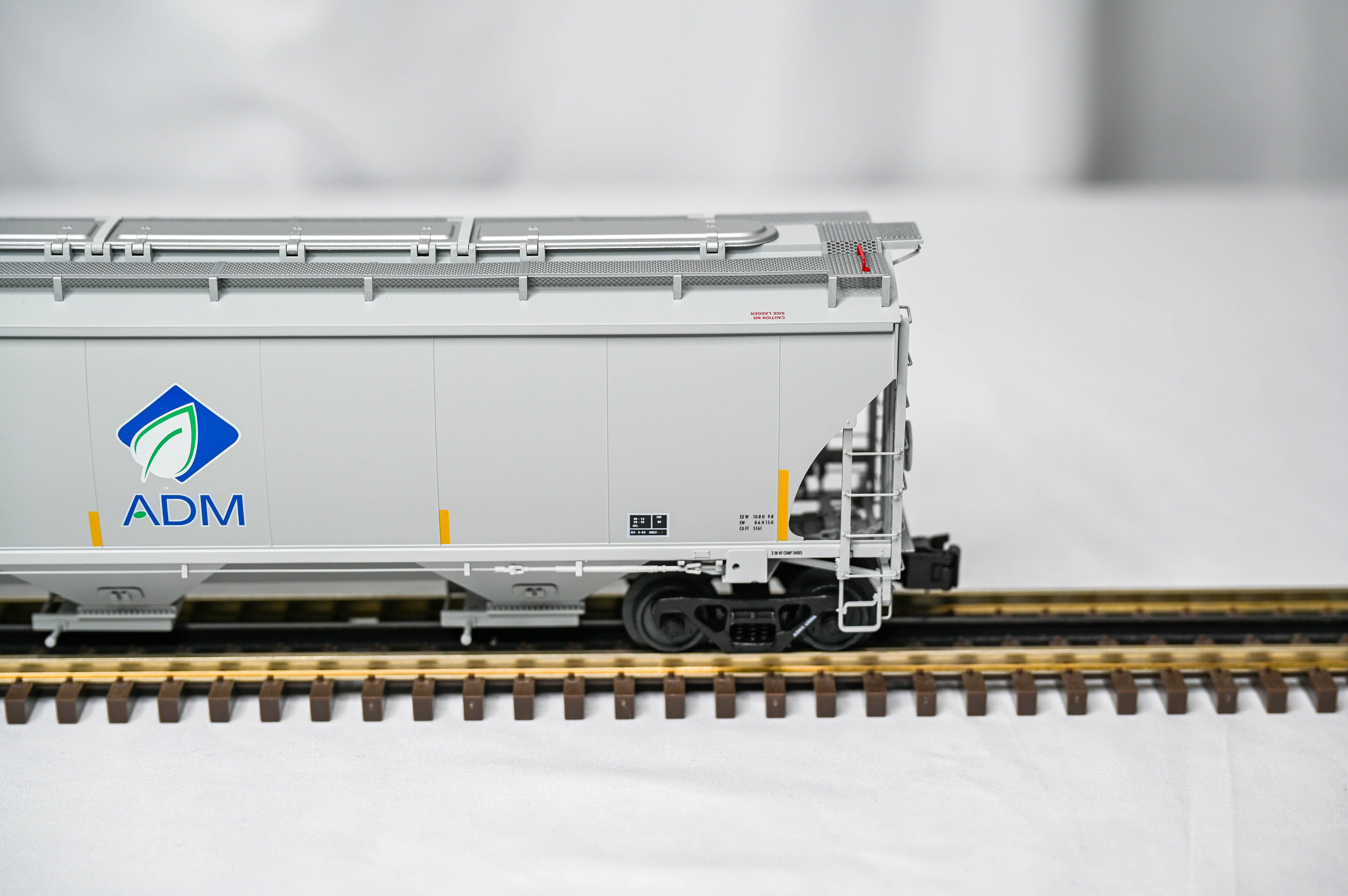 Atlas O Master ADM Leaf Logo Trinity 5161 Covered Hopper | 3-Rail | O Scale