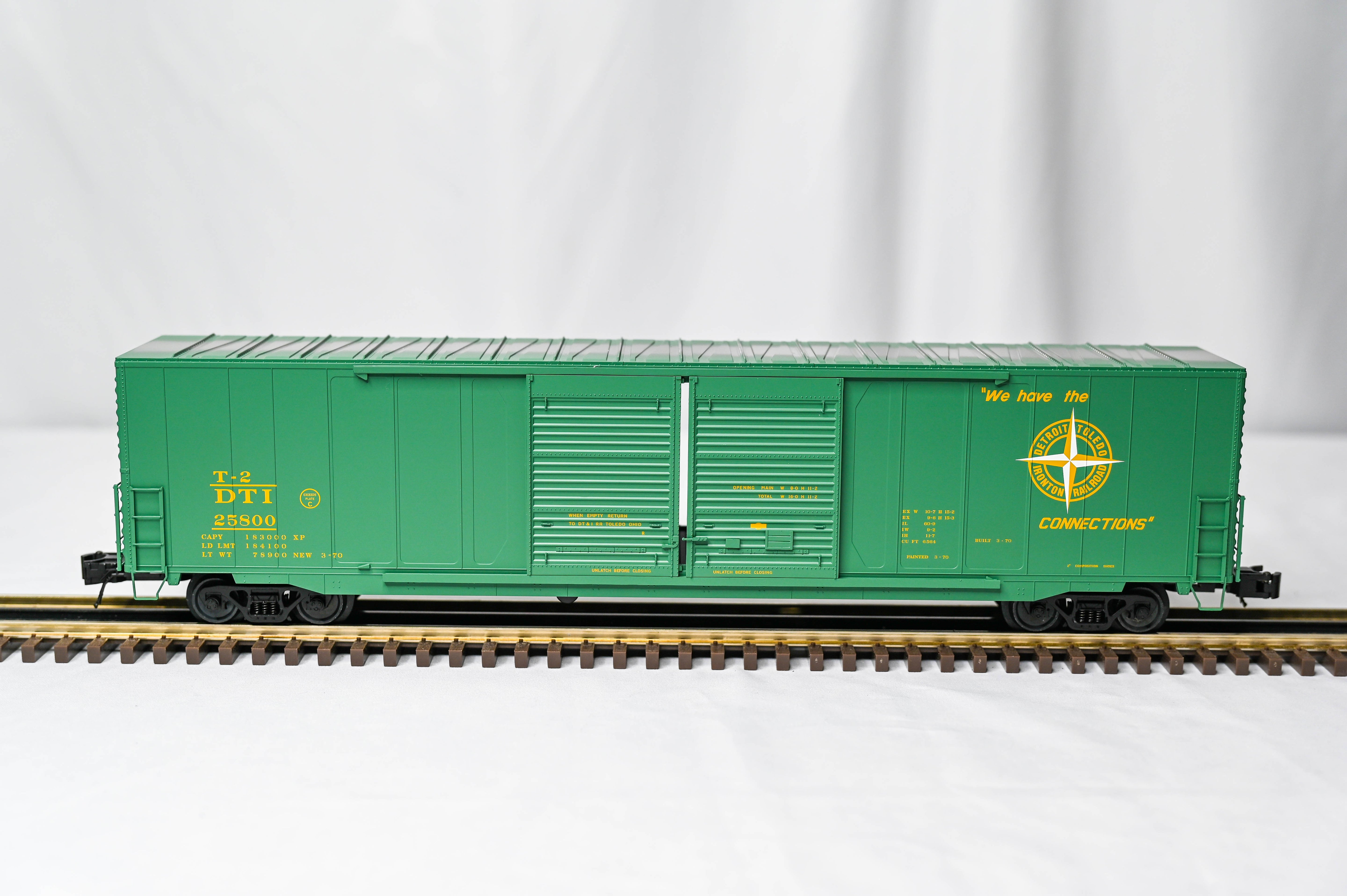 Atlas O Master Detroit, Toledo and Ironton ACF 60' Double Door Auto Parts Box Car #25811 | 3-Rail | O Scale | 3005930-2