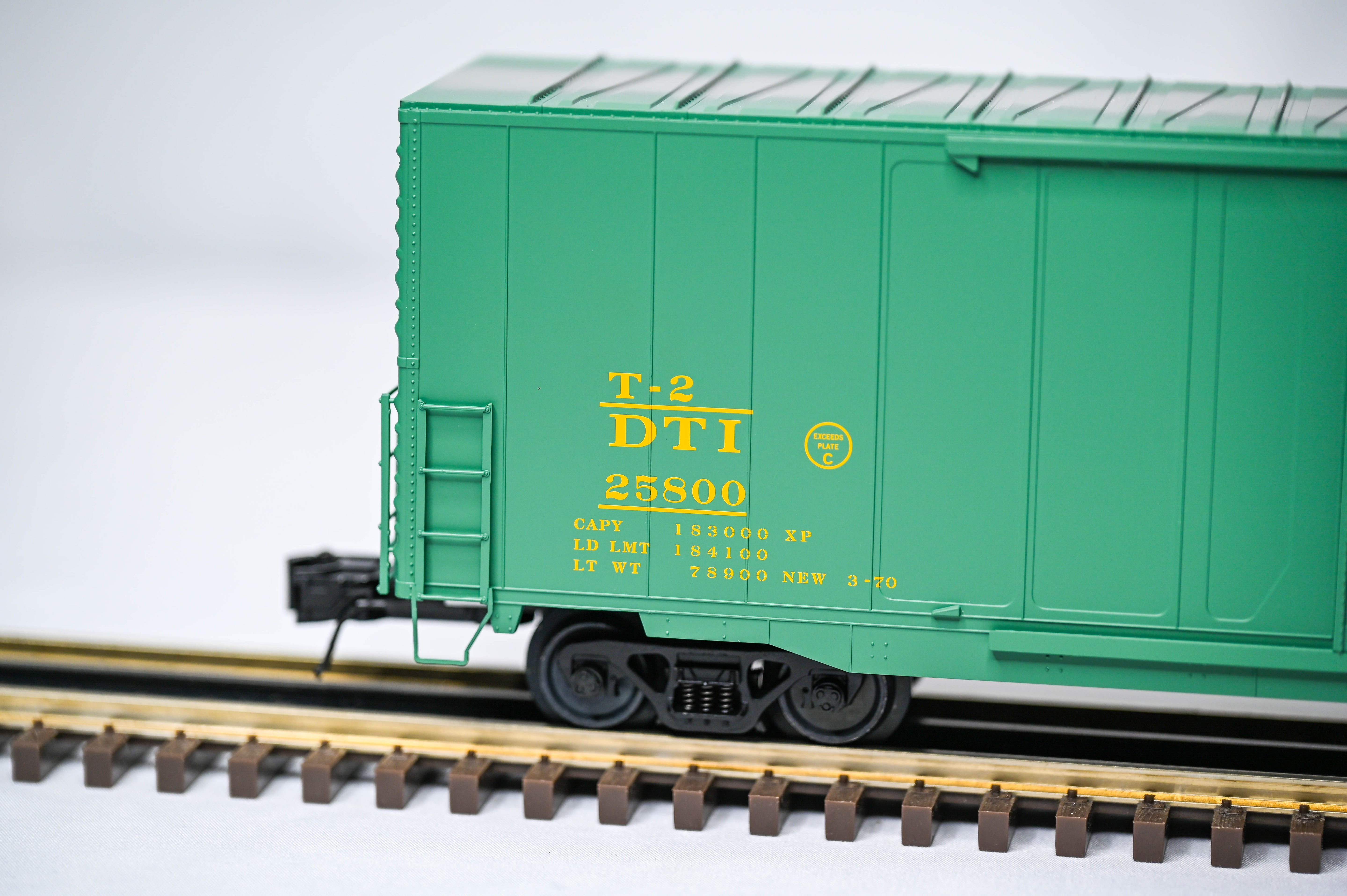 Atlas O Master Detroit, Toledo and Ironton ACF 60' Double Door Auto Parts Box Car #25800 | 3-Rail | O Scale | 3005930-1