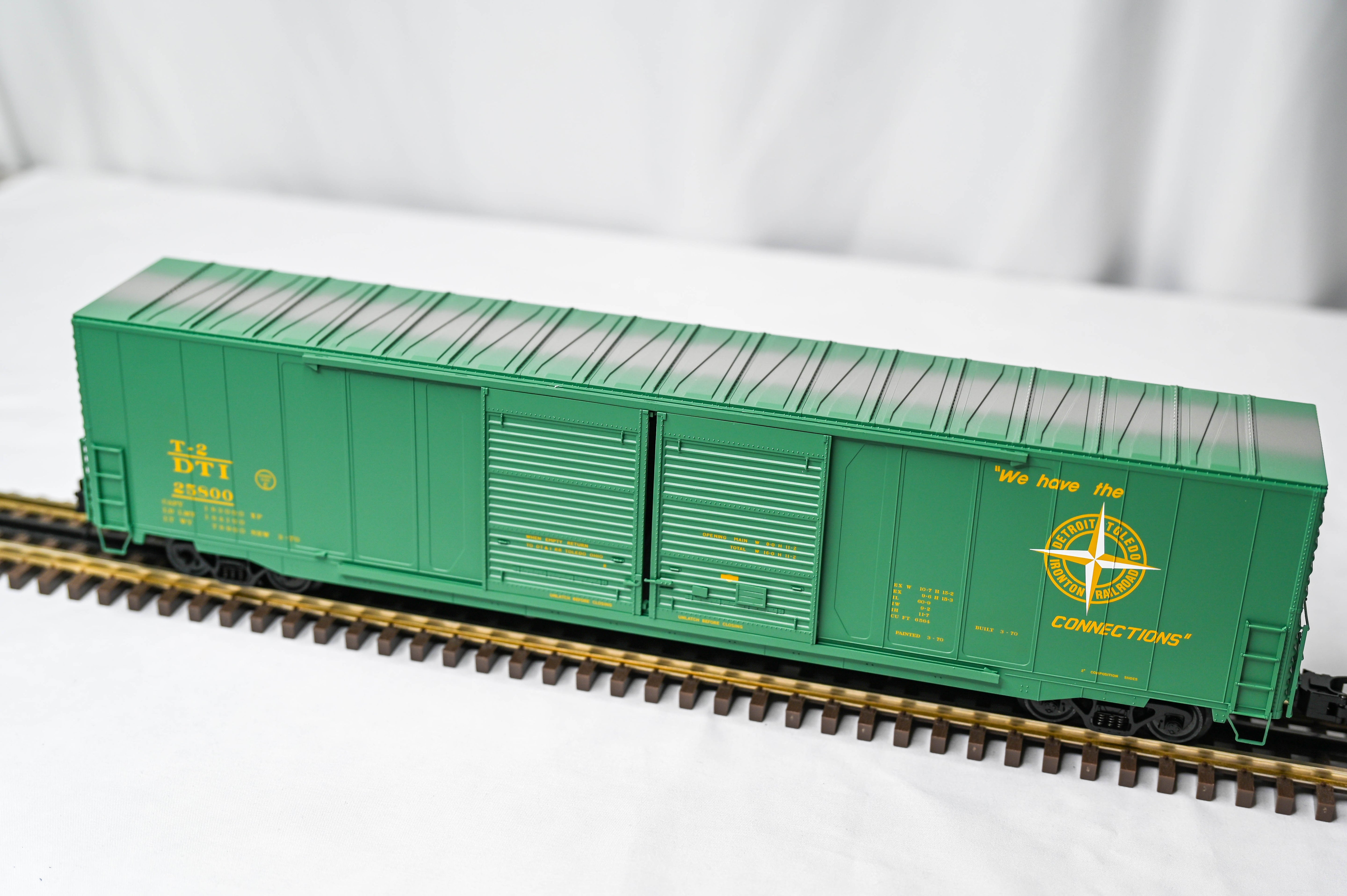 Atlas O Master Detroit, Toledo and Ironton ACF 60' Double Door Auto Parts Box Car #25811 | 3-Rail | O Scale | 3005930-2