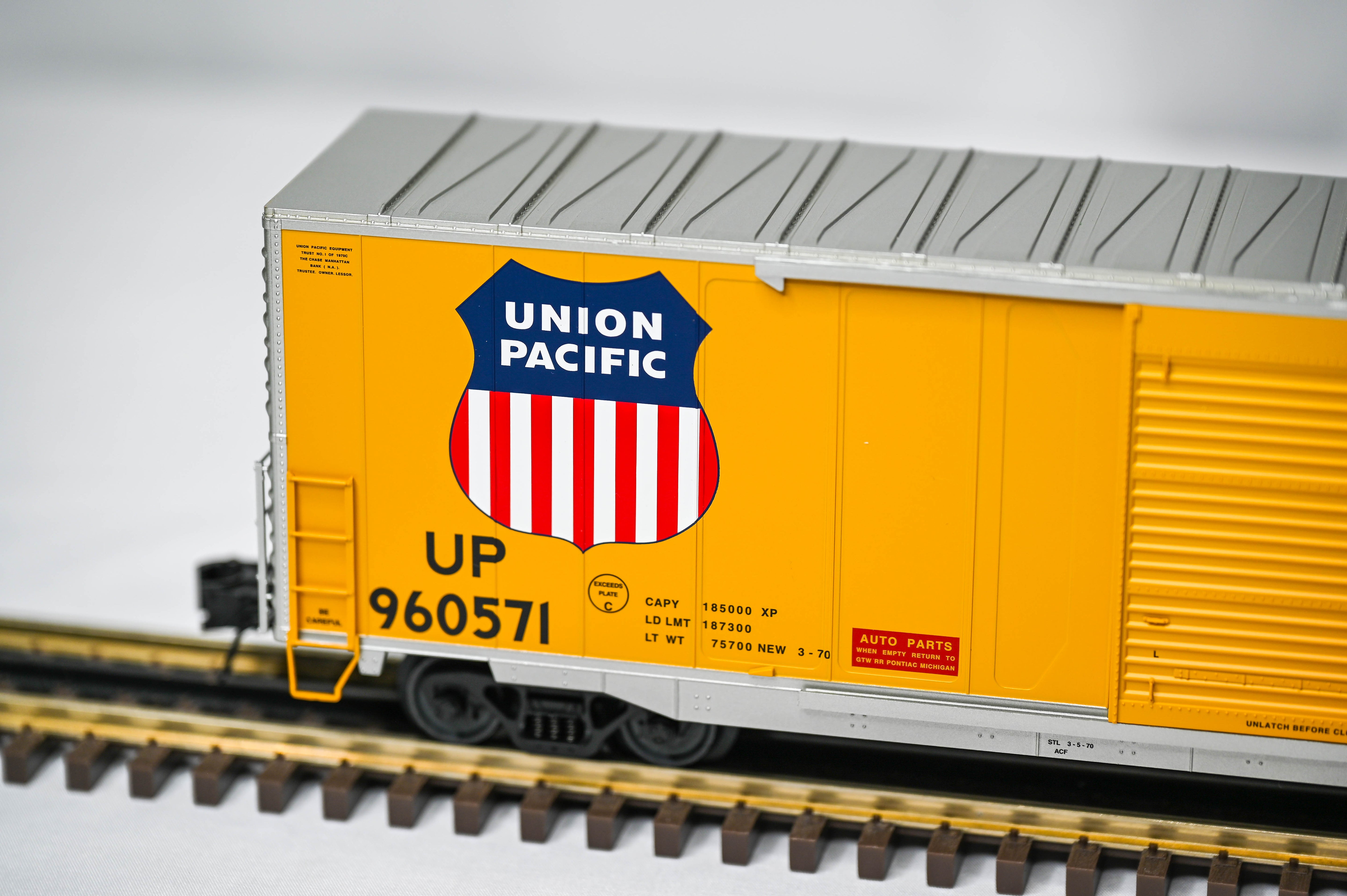 Atlas O Master UP (Automated Railway) ACF 60' Double Door Auto Parts Box Car #960571 | 3-Rail | O Scale | 3005931-2