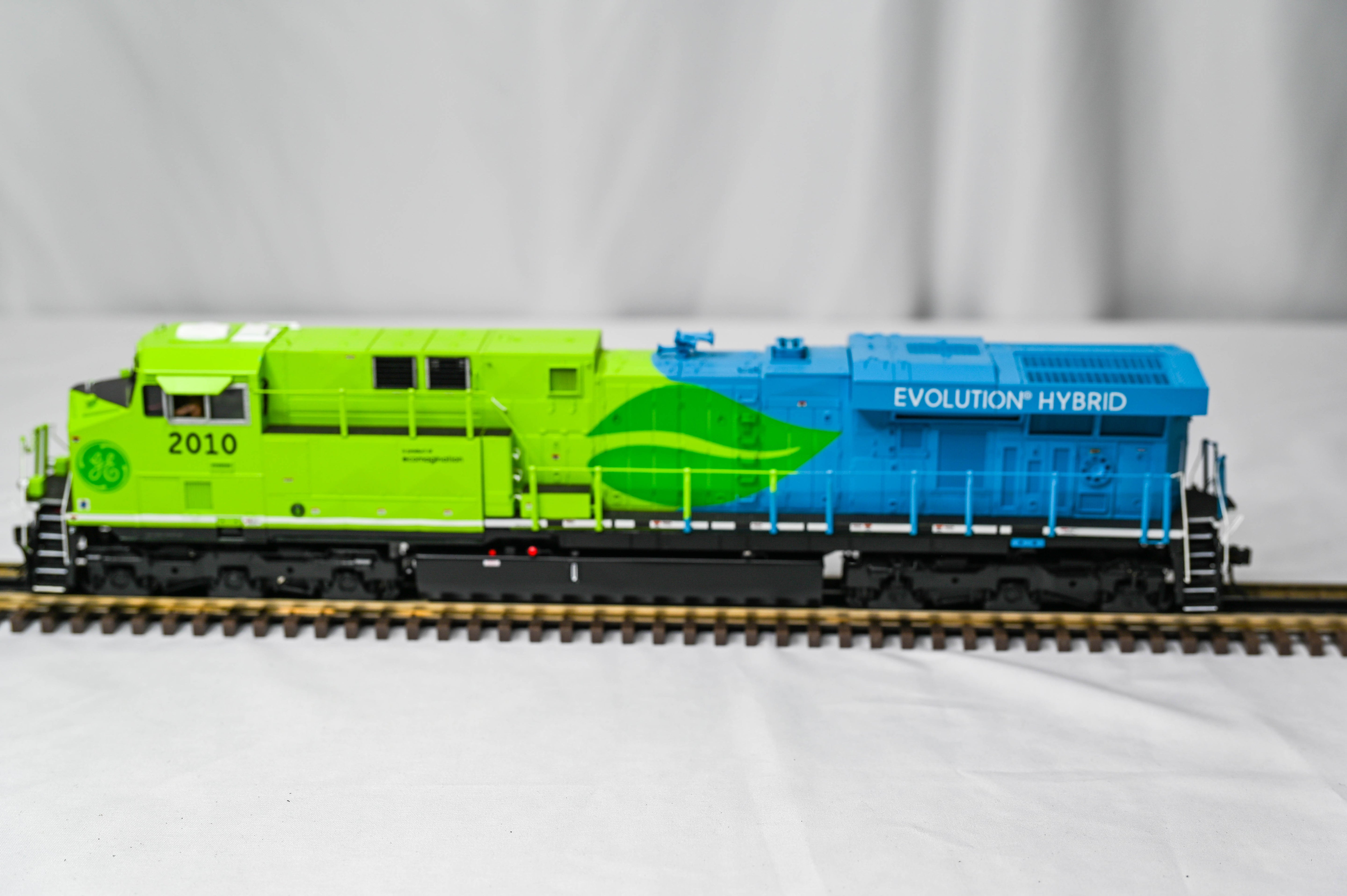 MTH Premier GE Evolution (#2010) ES44AC Diesel Engine w/ Proto-Sound 3.0 (Scale Wheels) | O Scale | 2 Rail | 20-2986-2E