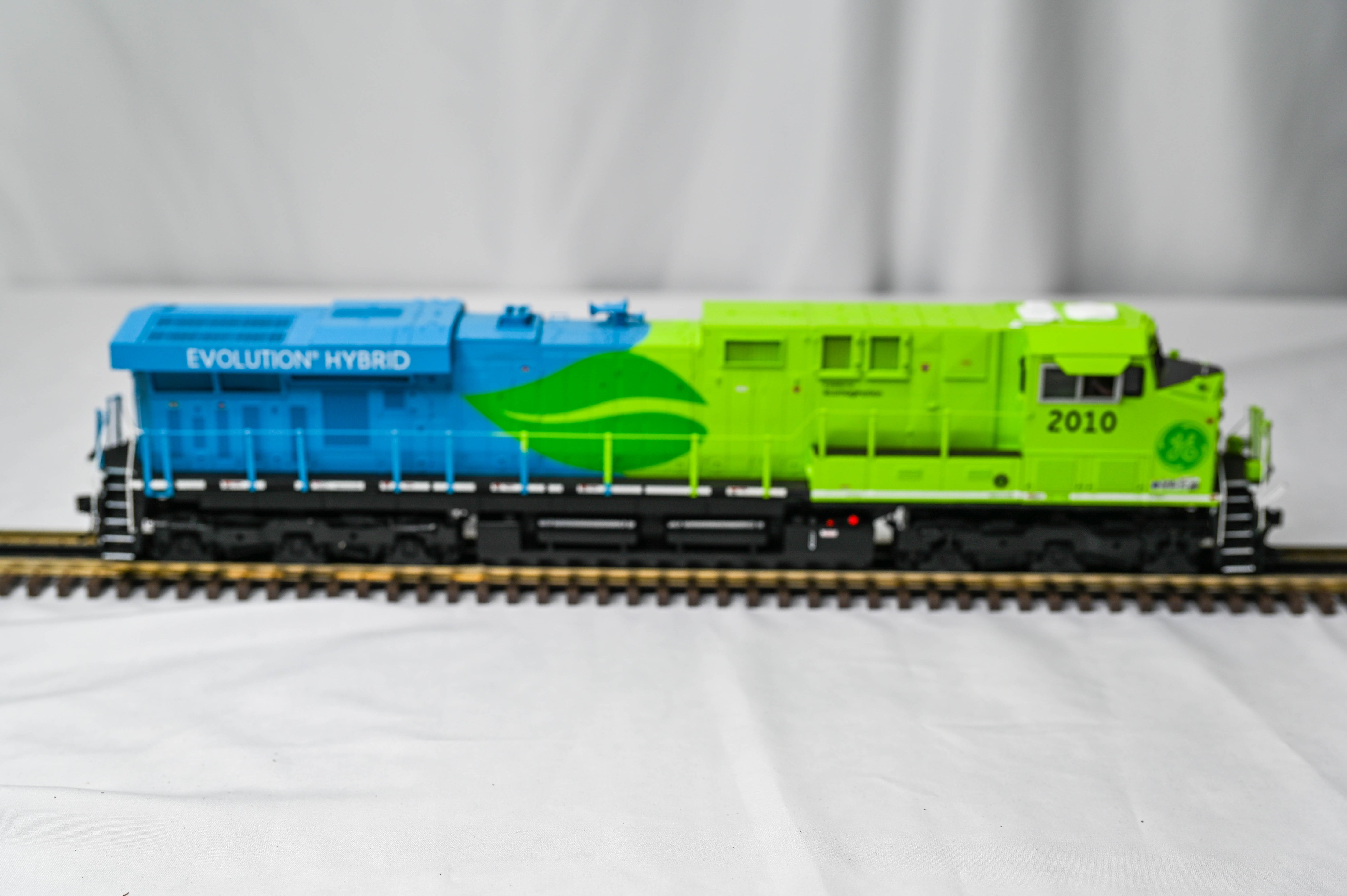 MTH Premier GE Evolution (#2010) ES44AC Diesel Engine w/ Proto-Sound 3.0 (Scale Wheels) | O Scale | 2 Rail | 20-2986-2E