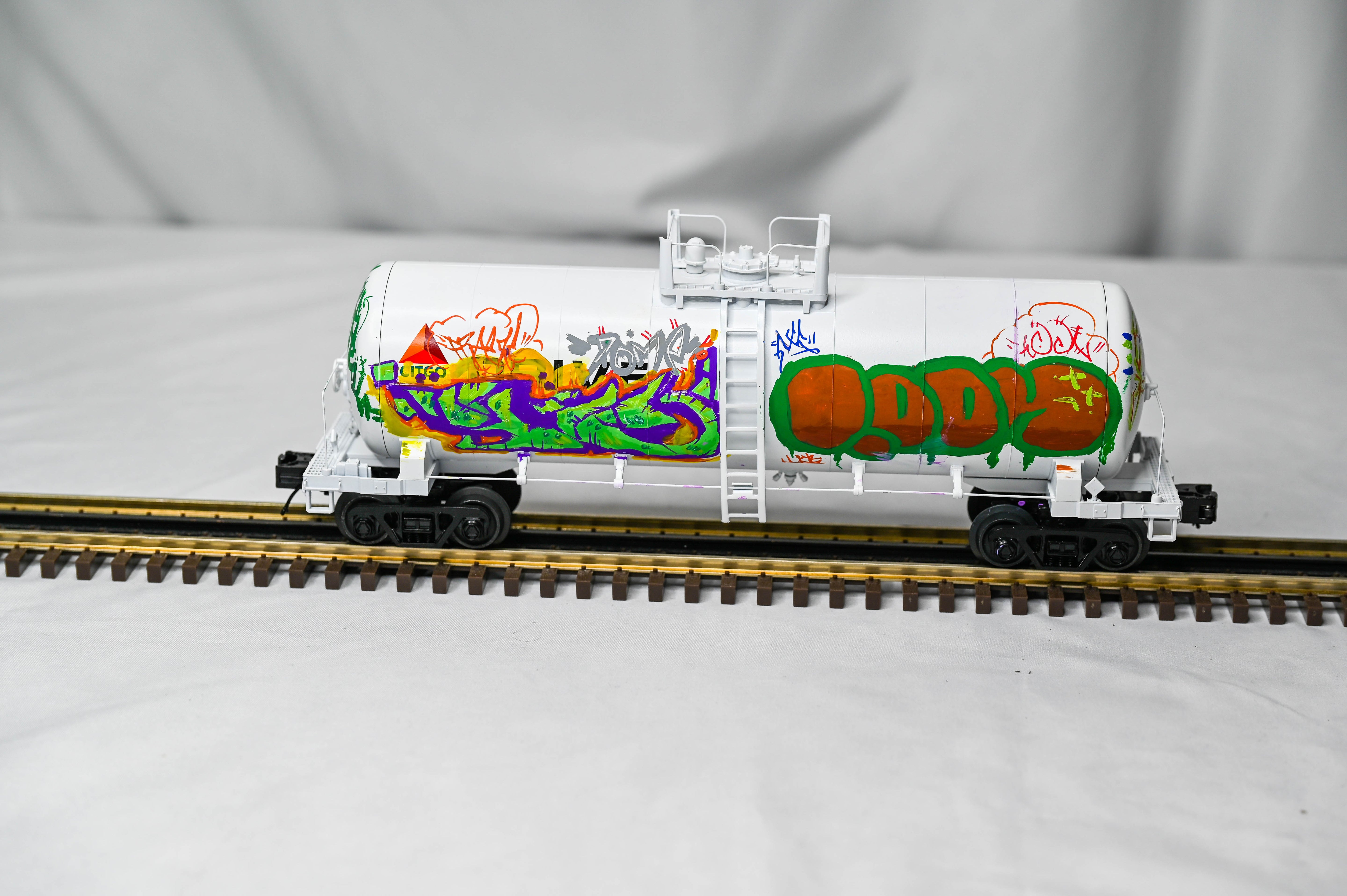 Atlas O Premier CSOX Drive Safely Modern 40' Tank Car #40604 | 3-Rail | O Scale | 3001873-2
