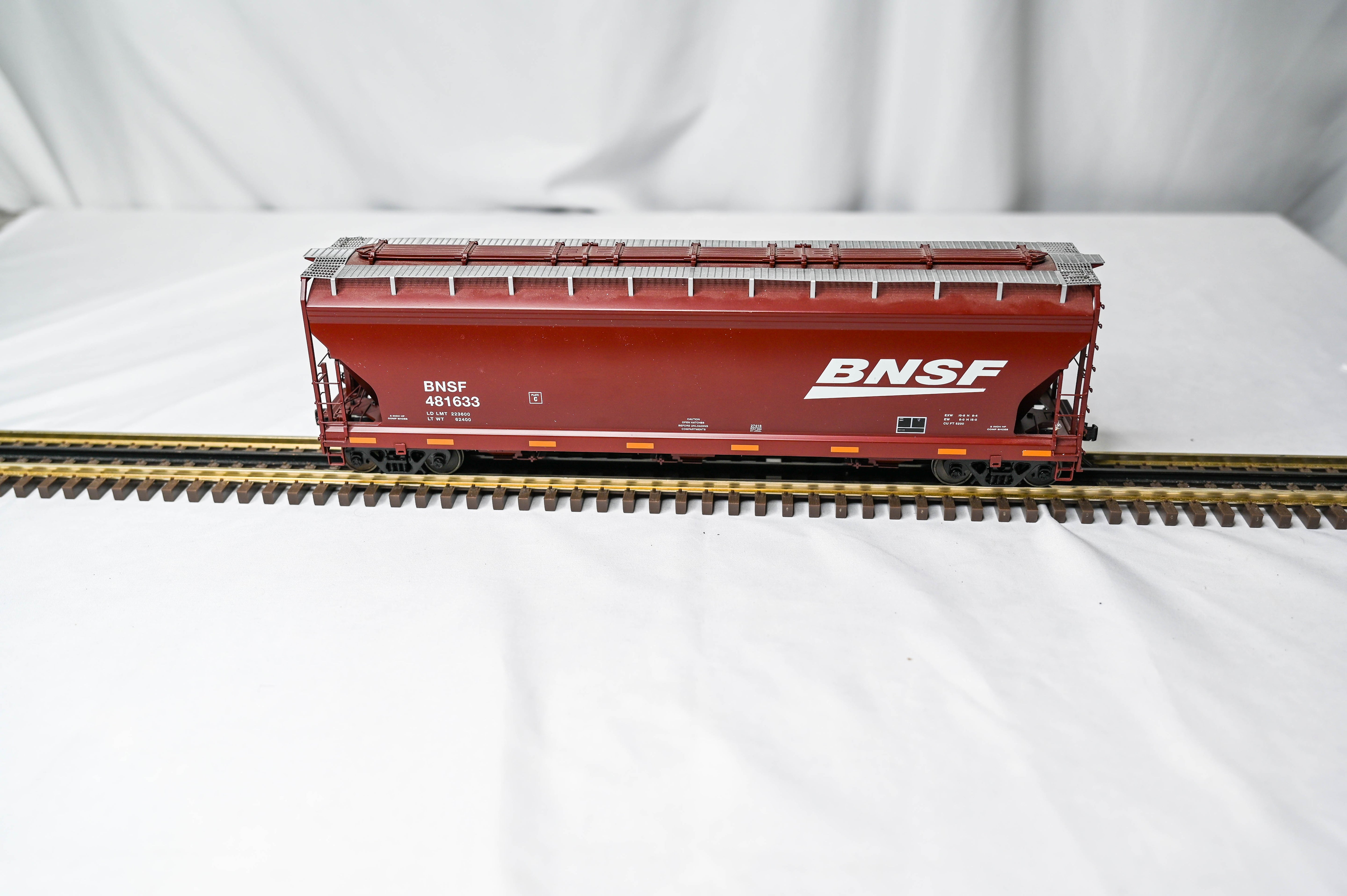 Lionel BNSF ACF 3-Bay Hopper 3-Pack | O Gauge | 2 Rail | 6-27189