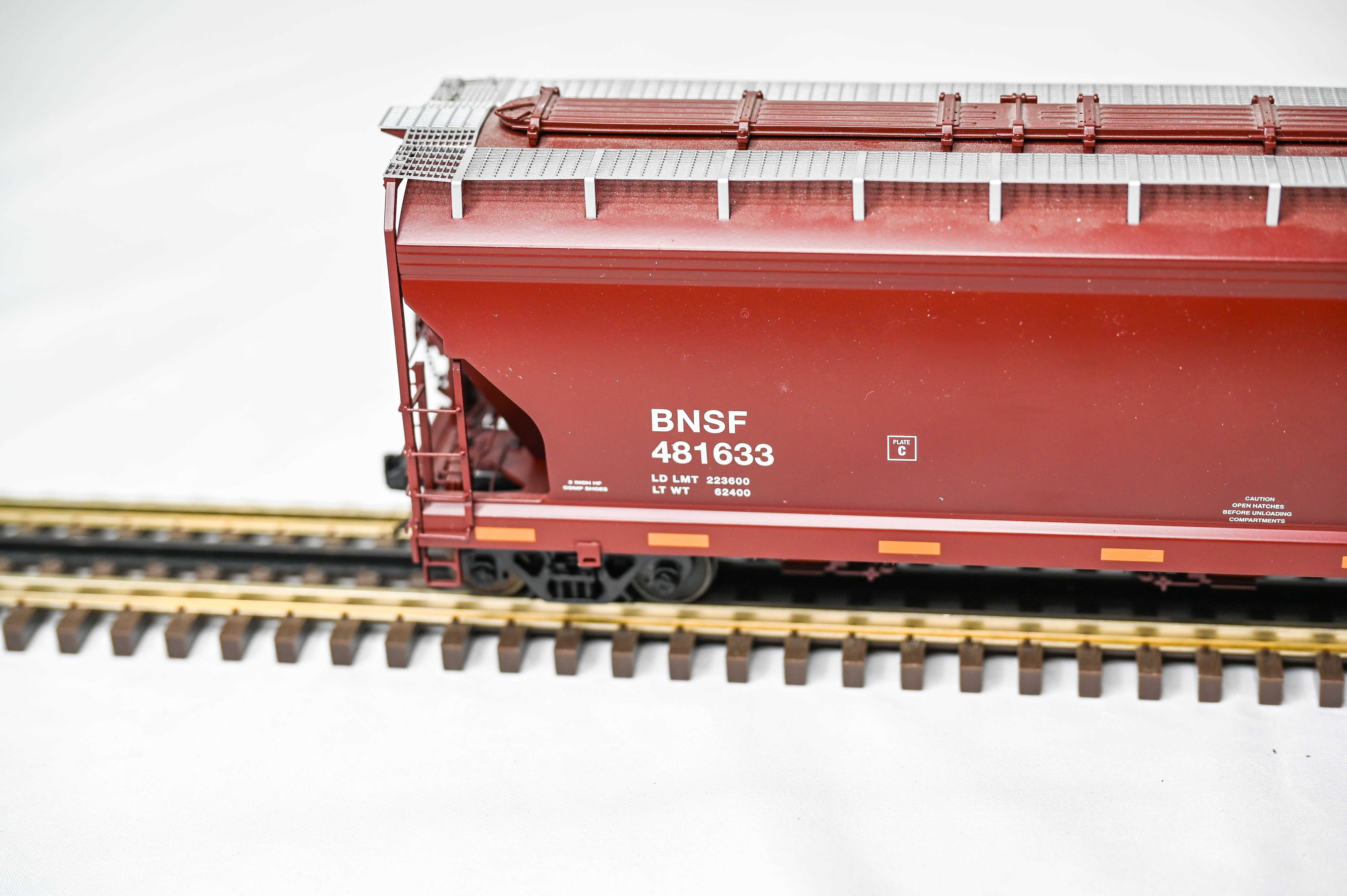 Lionel BNSF ACF 3-Bay Hopper 3-Pack | O Gauge | 2 Rail | 6-27189