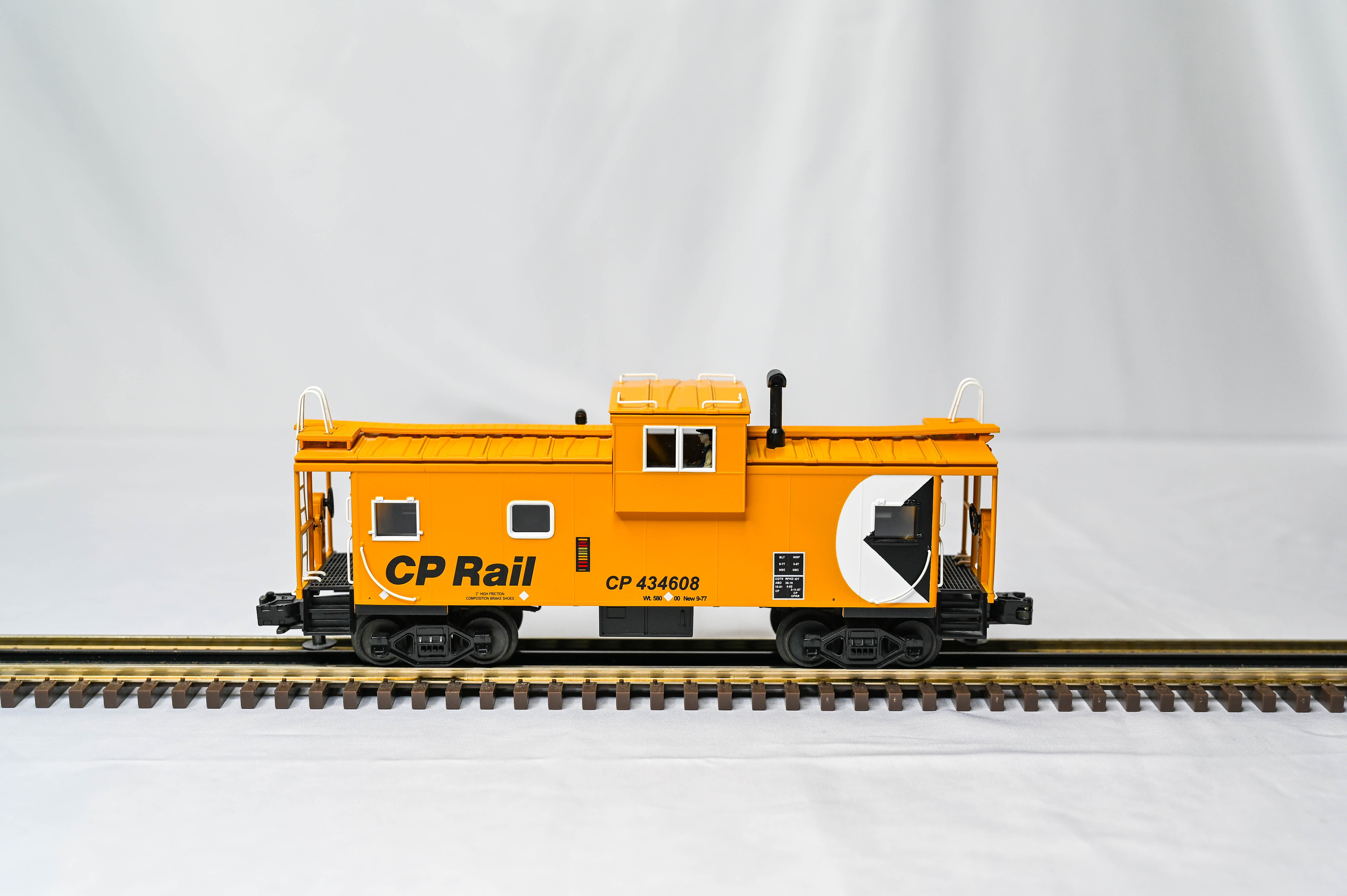 MTH Premier CP Rail Extended Vision Caboose #434608 | O Scale | 20-91060