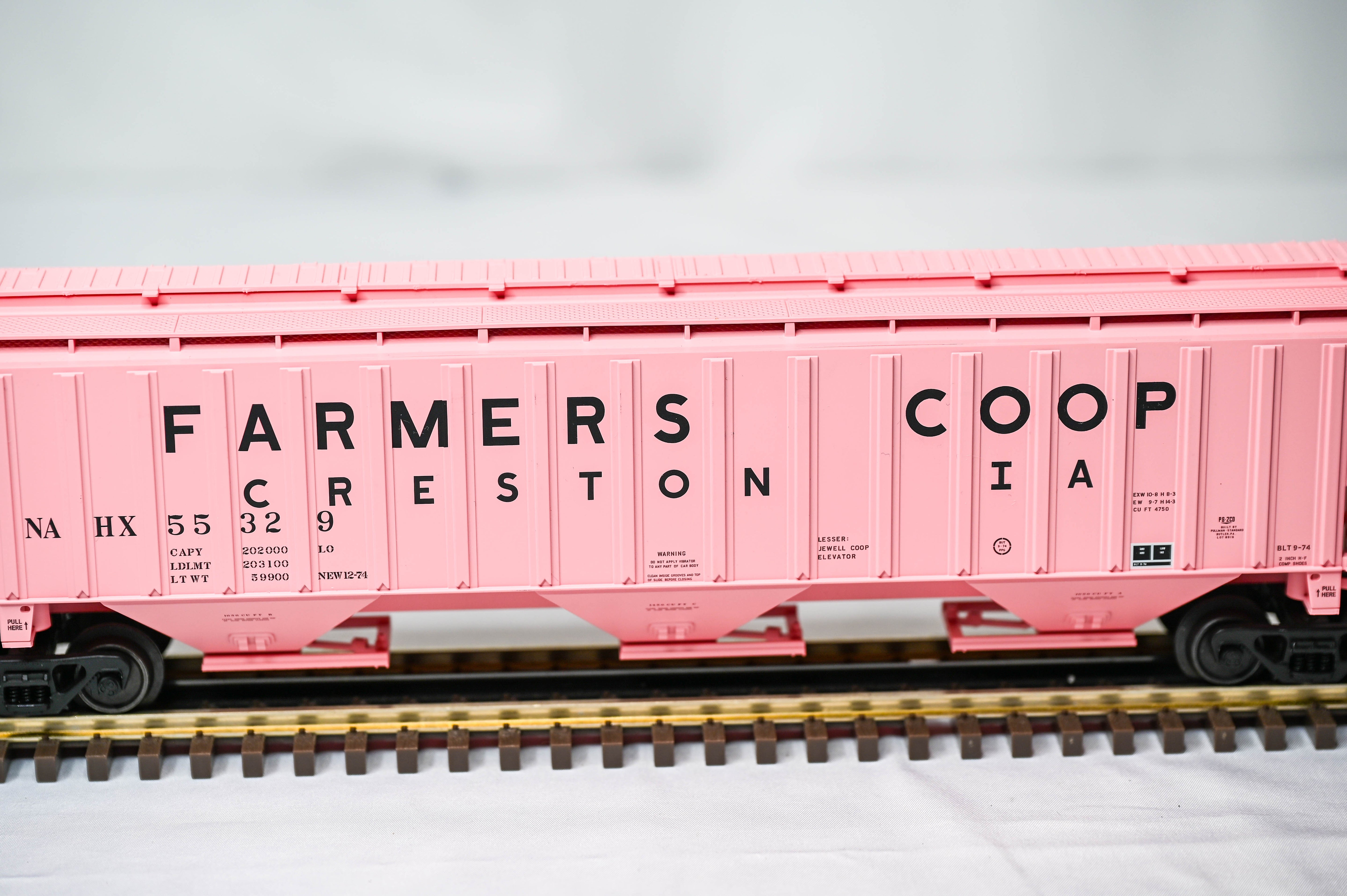 Atlas O Trainman NAHX Creston IA TM PS4750 Covered Hopper #65329 | 3-Rail | O Scale | 2001636-2