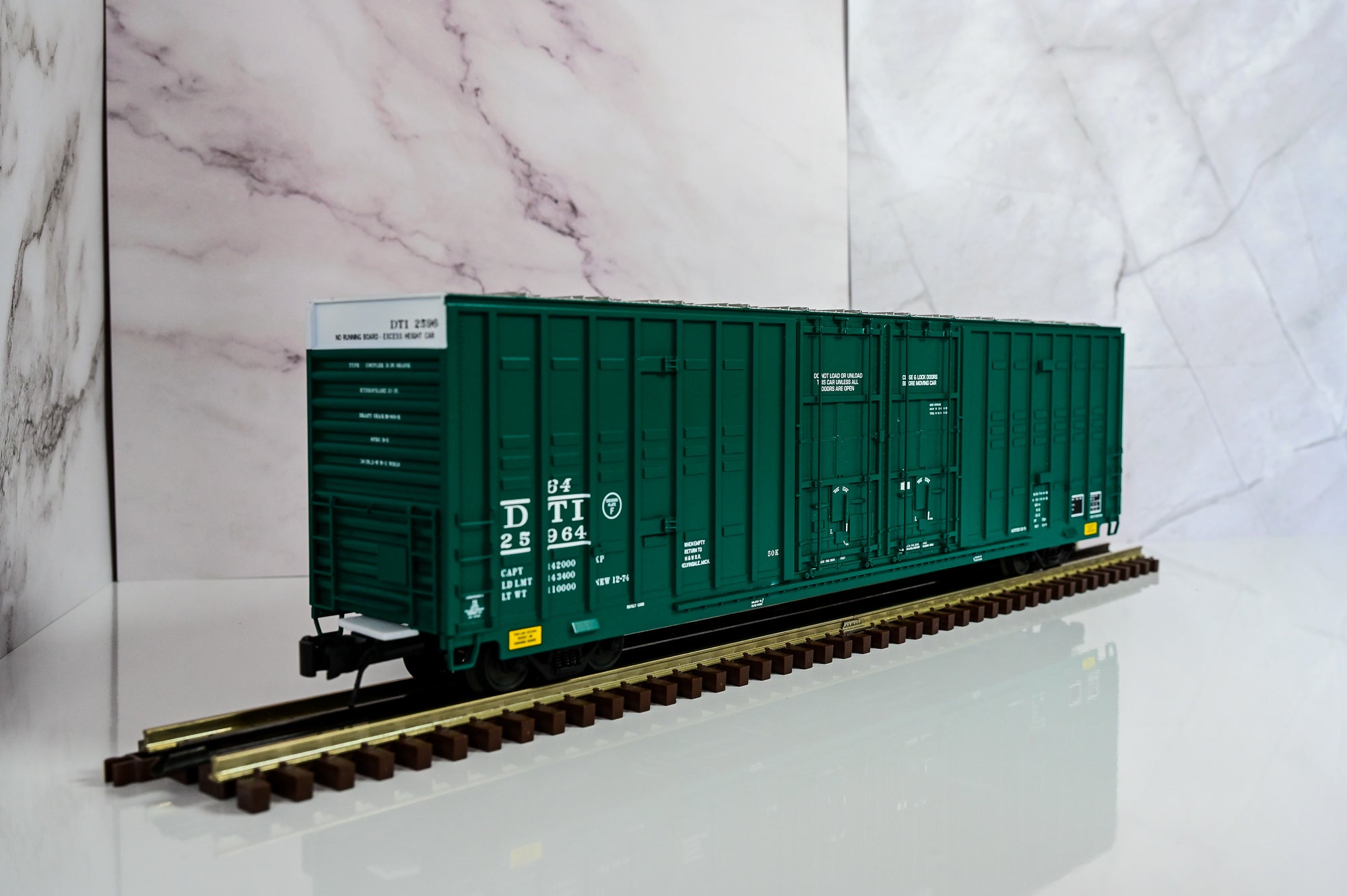 Atlas Detroit, Toledo & Ironton Berwick 60β Hy-Cube Box Car #25964 | Premier | O Scale