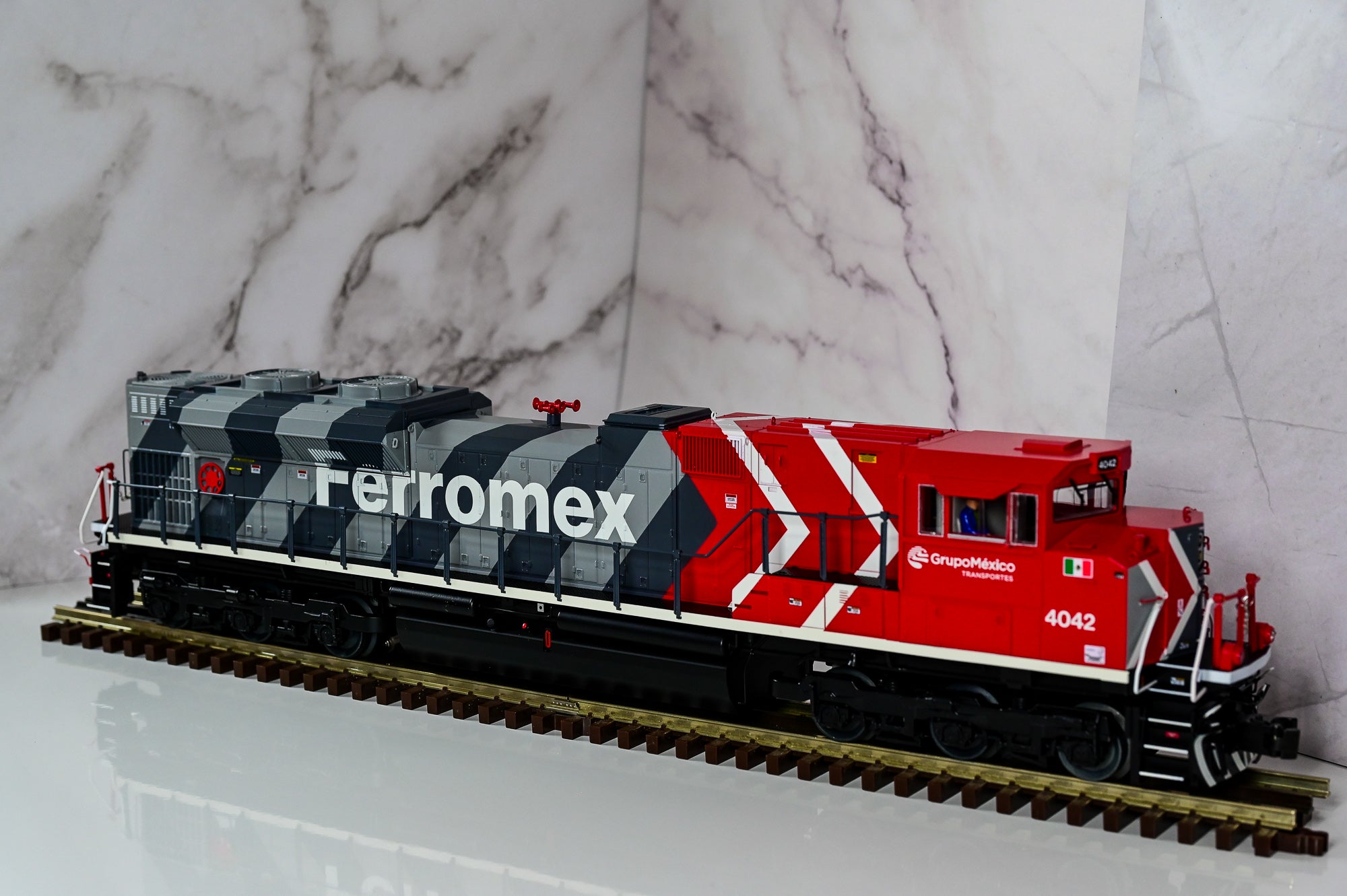 Lionel Ferromex SD70ACe Diesel Locomotive #4042 | LEGACY | O Scale