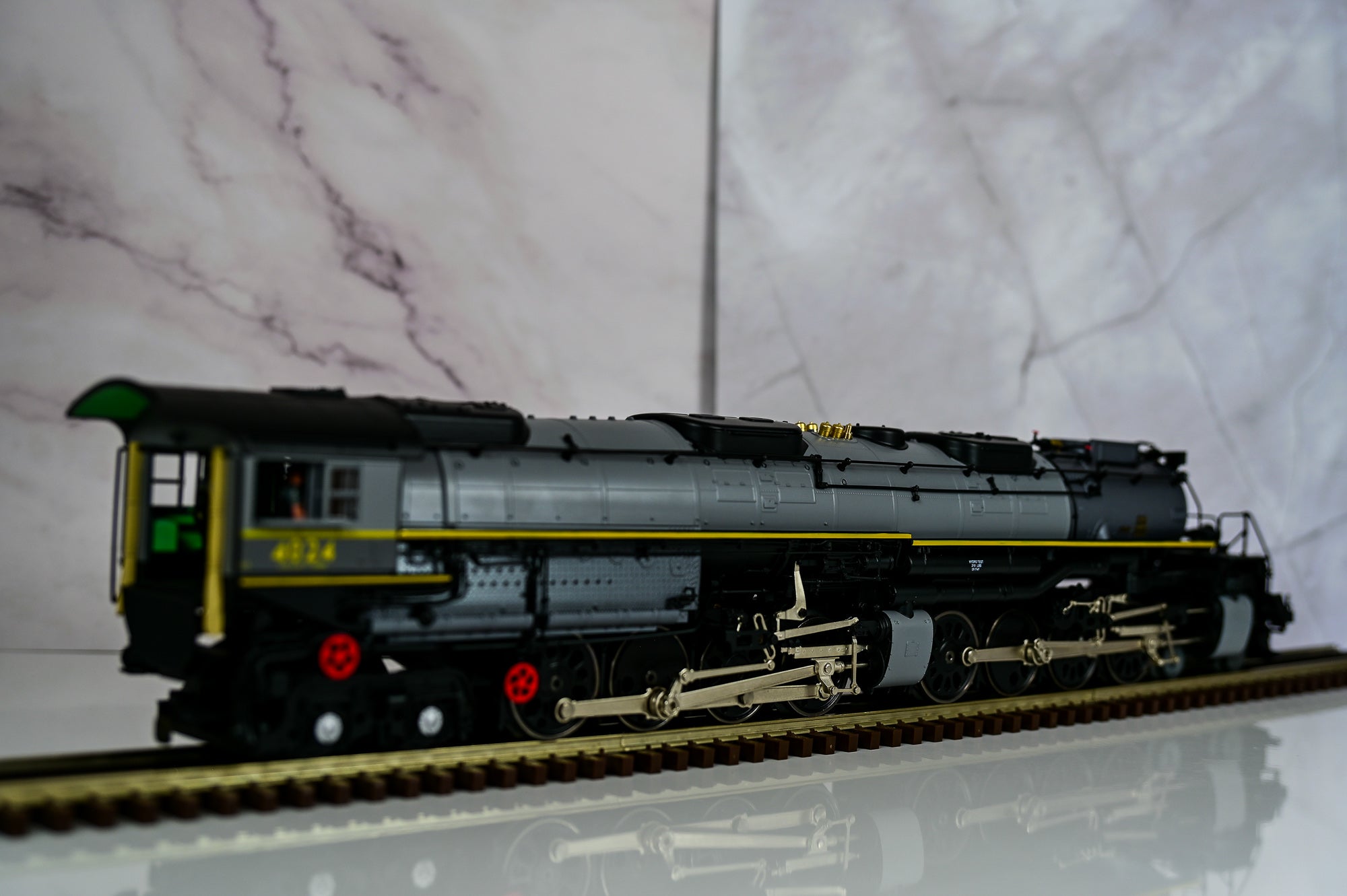 Lionel Union Pacific Big Boy Steam Locomotive #4024 | Vision Line | O Scale