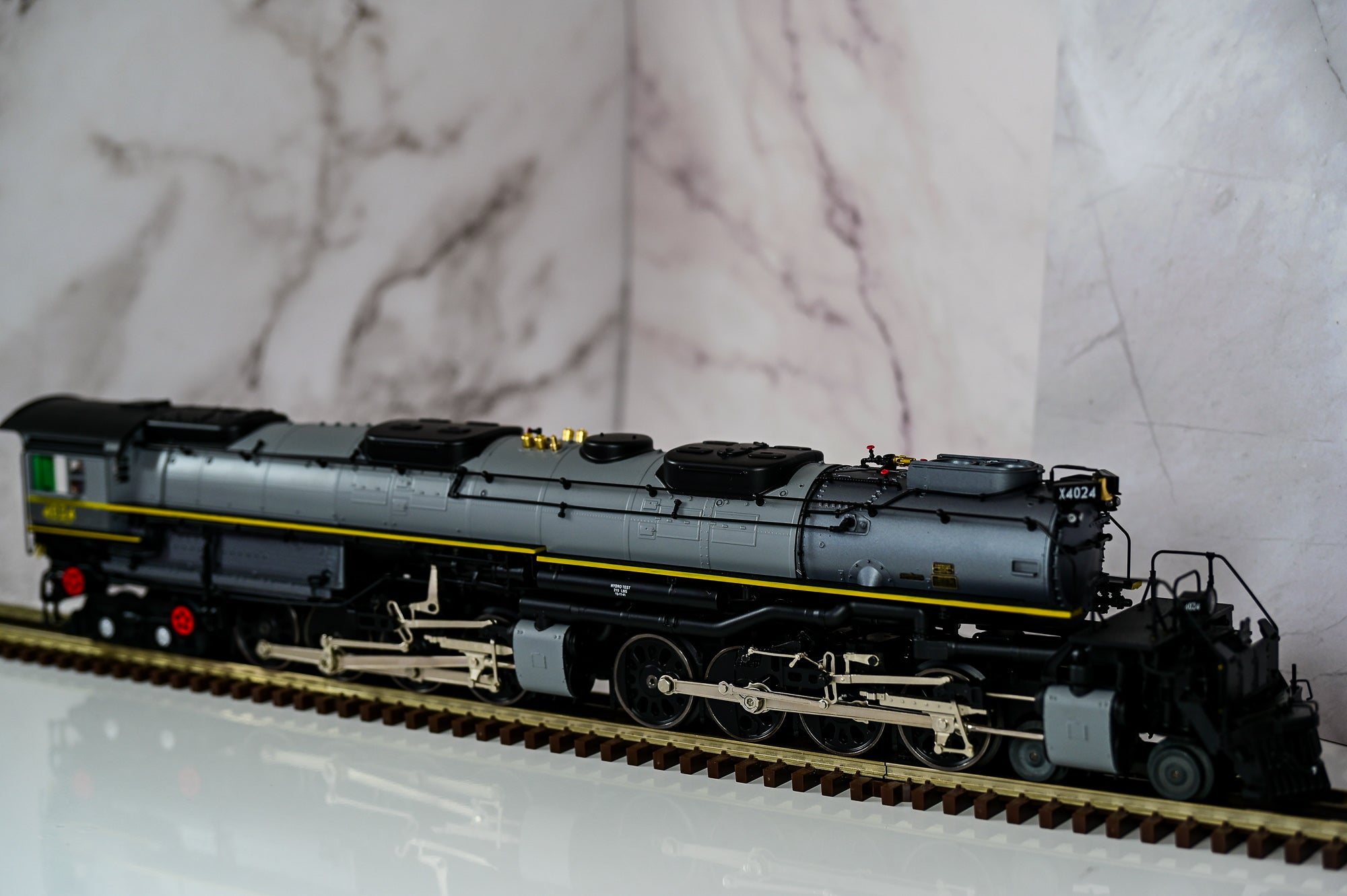 Lionel Union Pacific Big Boy Steam Locomotive #4024 | Vision Line | O Scale