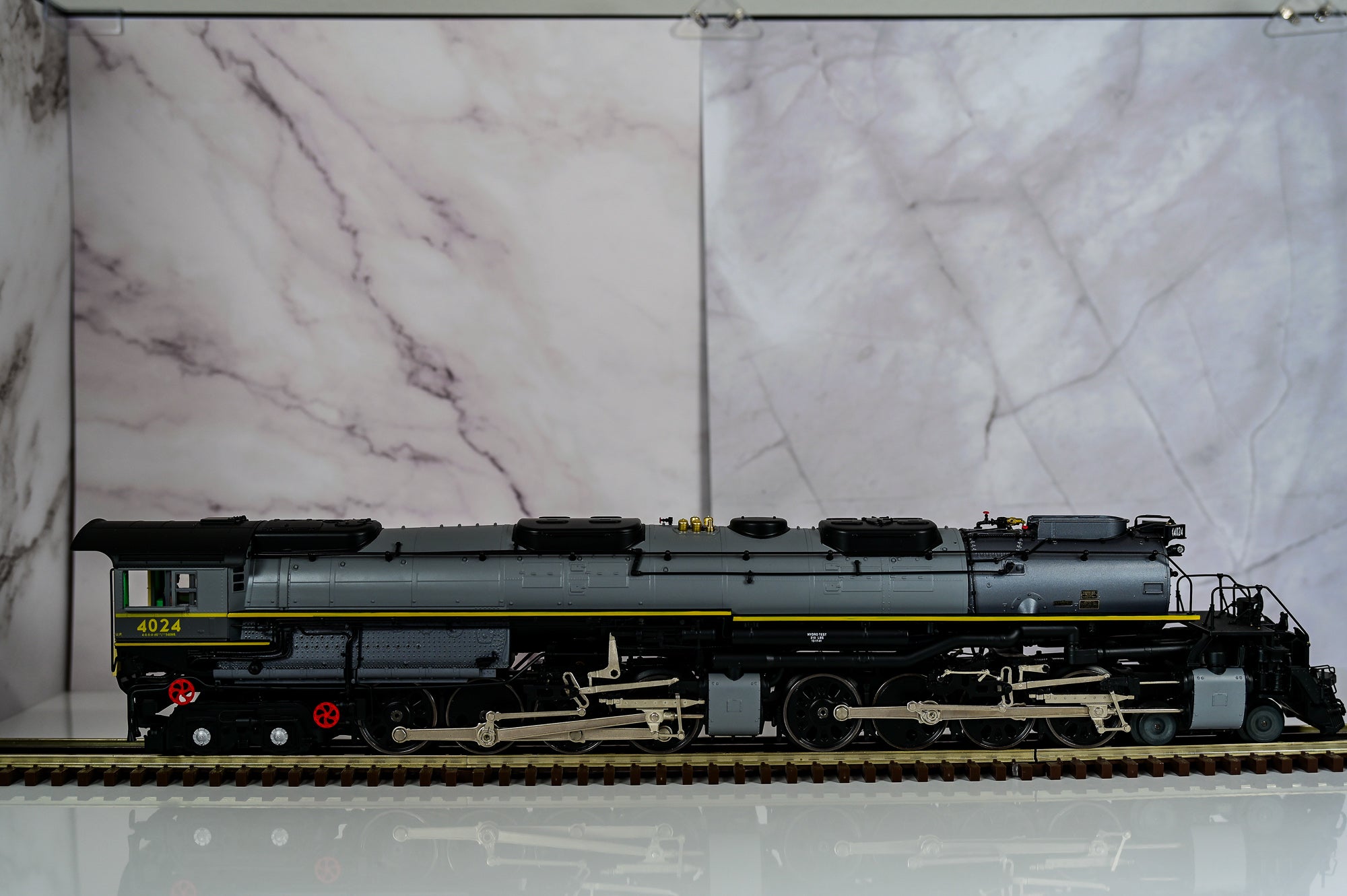 Lionel Union Pacific Big Boy Steam Locomotive #4024 | Vision Line | O Scale
