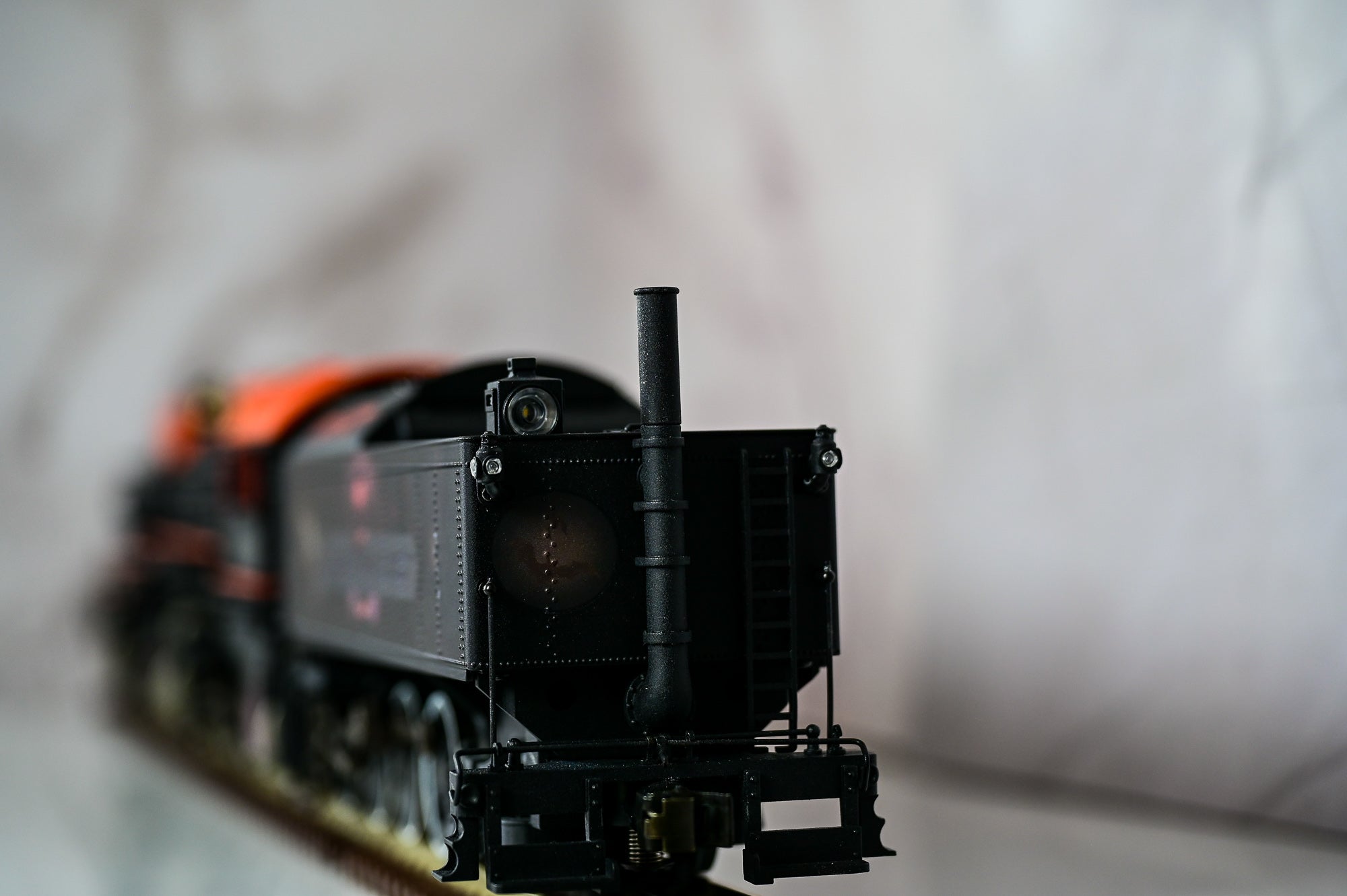 LIONEL VisionLine Erie Halloween Steam Bundle Triplex+6-Pack Passenger Cars+Caboose