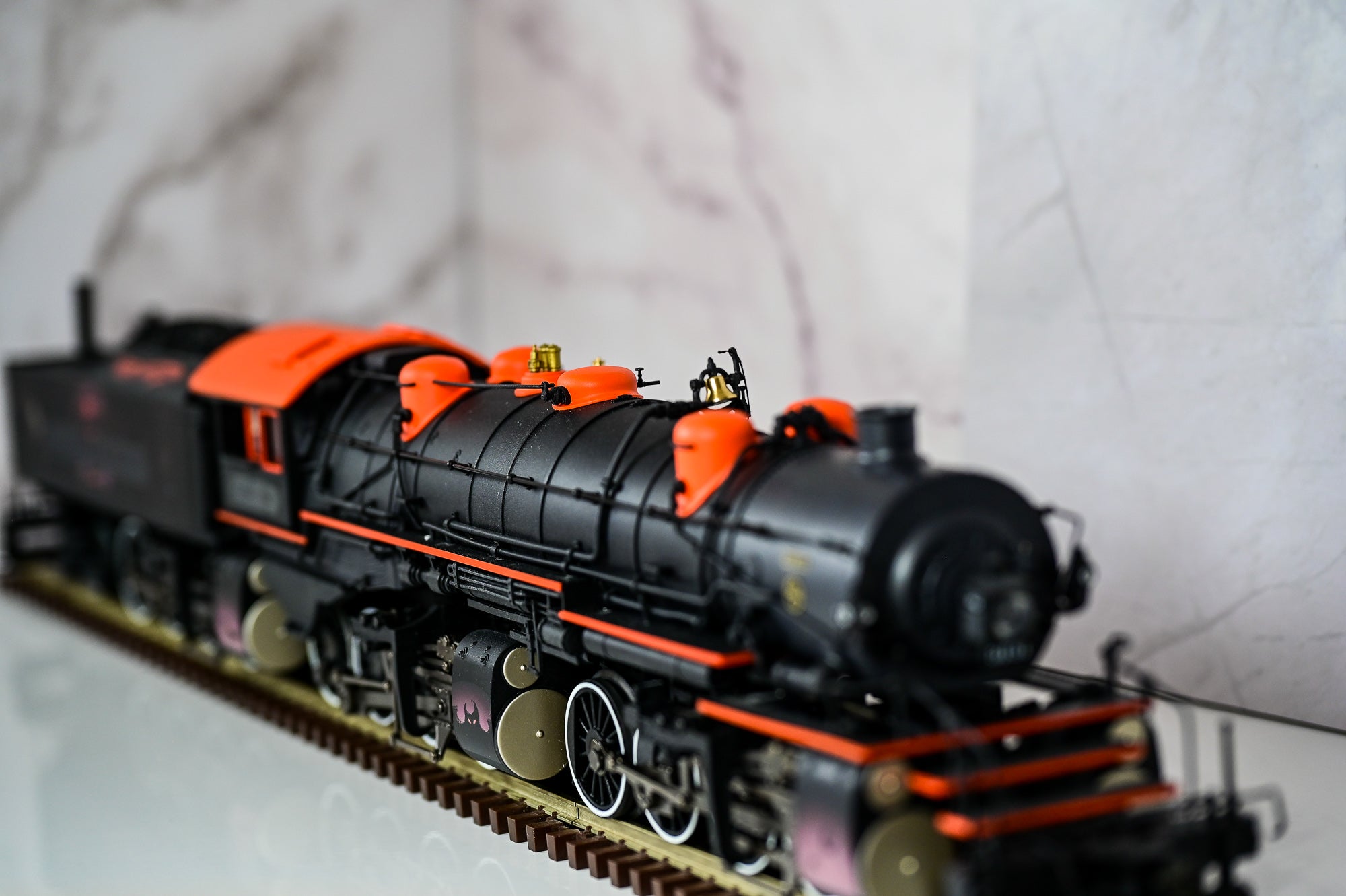 LIONEL VisionLine Erie Halloween Steam Bundle Triplex+6-Pack Passenger Cars+Caboose