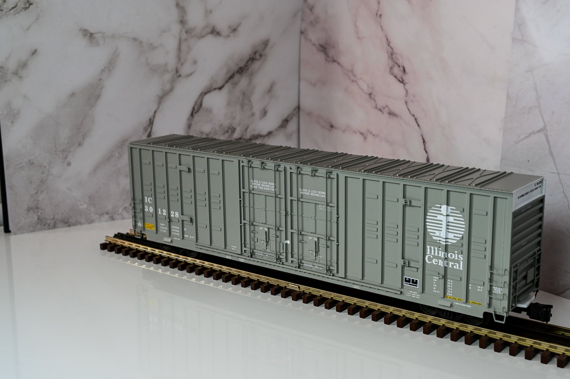 Atlas Illinois Central (Gray) Berwick 60β Hy-Cube Box Car #301228 | Premier | O Scale