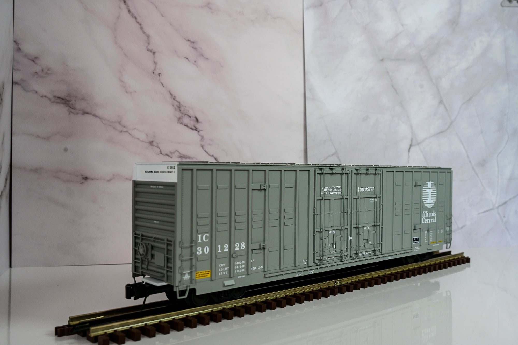 Atlas Illinois Central (Gray) Berwick 60β Hy-Cube Box Car #301228 | Premier | O Scale