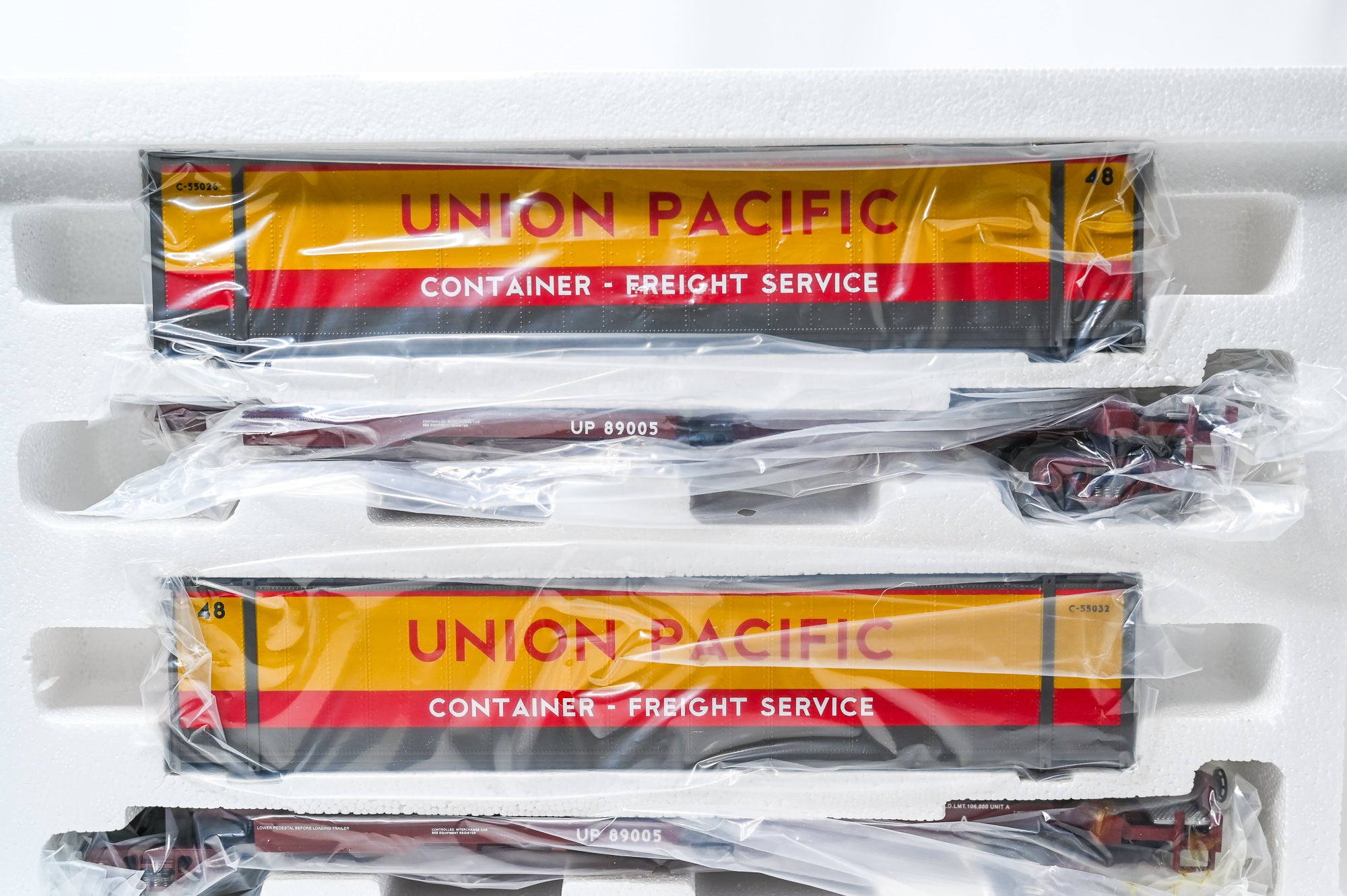 MTH Union Pacific 2-Car Spine Car Set w/ (2) 48β Containers